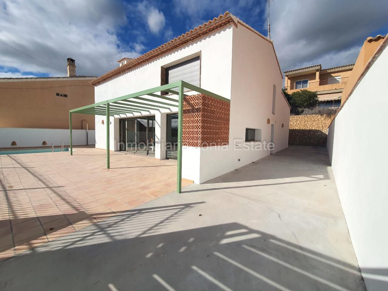 En venta Chalet con piscina en Orcheta