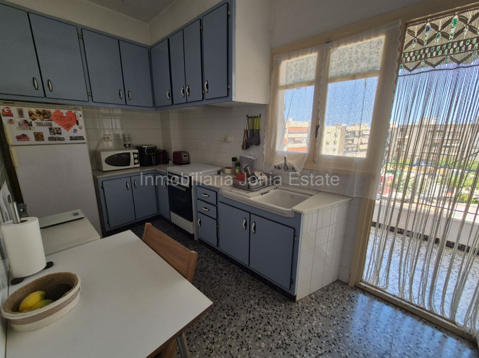 Ruimtelijk appartement met 4 slaapkamers, zeer licht en nabij het centrum en het strand.