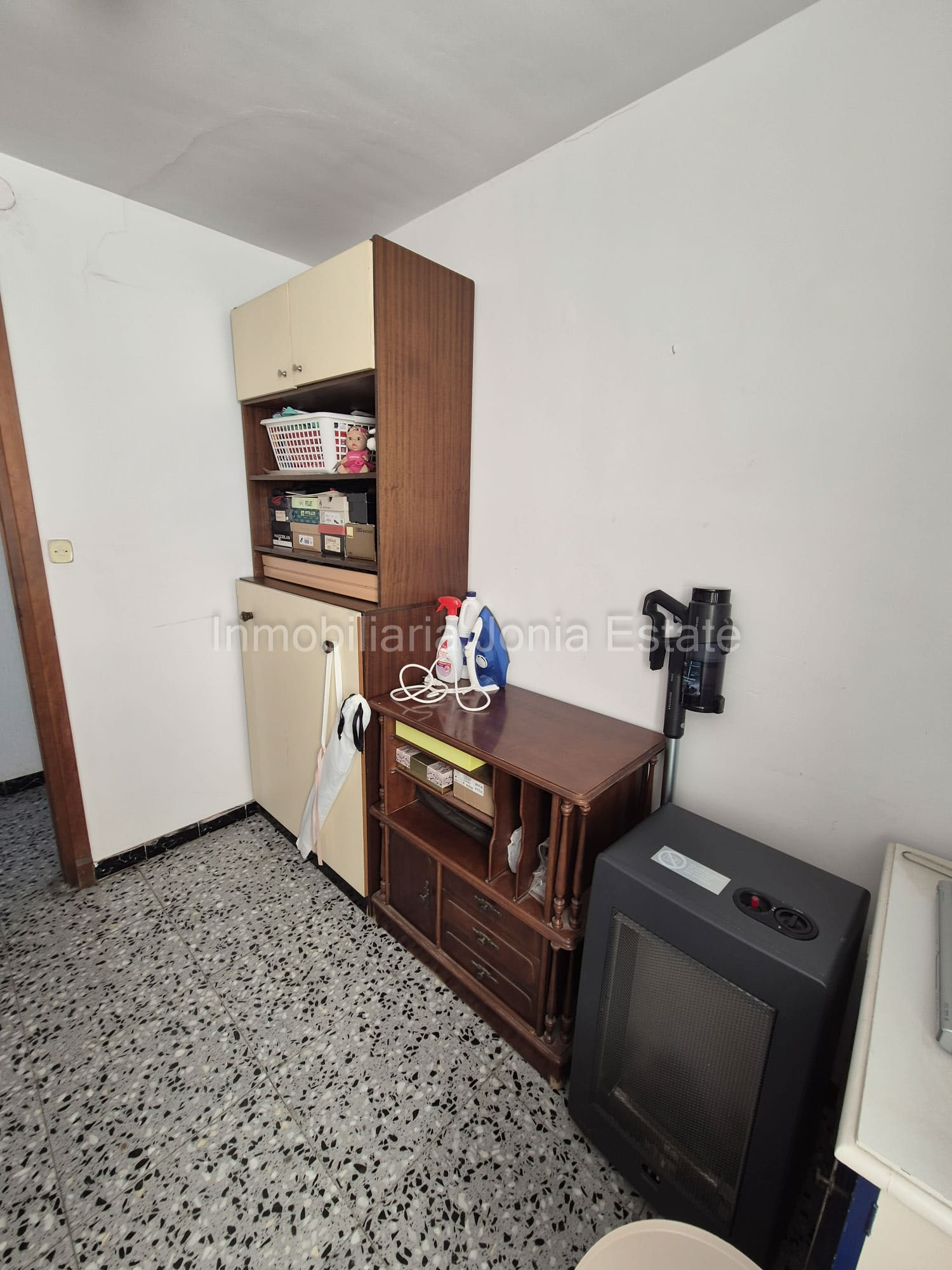 Amplio y muy luminosos piso de 4 dormitorios, a escasos metros del centro y la playa