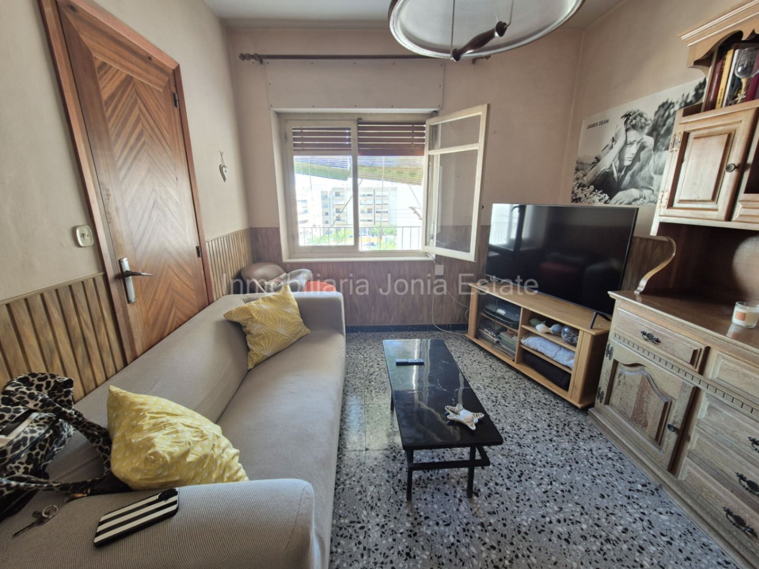 Ruimtelijk appartement met 4 slaapkamers, zeer licht en nabij het centrum en het strand.