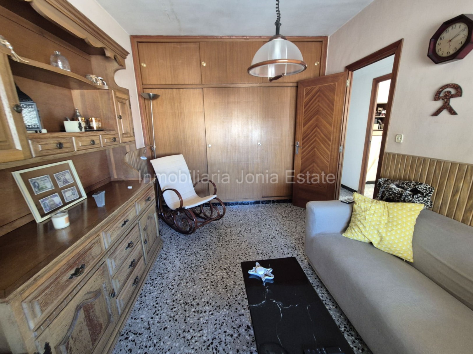 Ruimtelijk appartement met 4 slaapkamers, zeer licht en nabij het centrum en het strand.