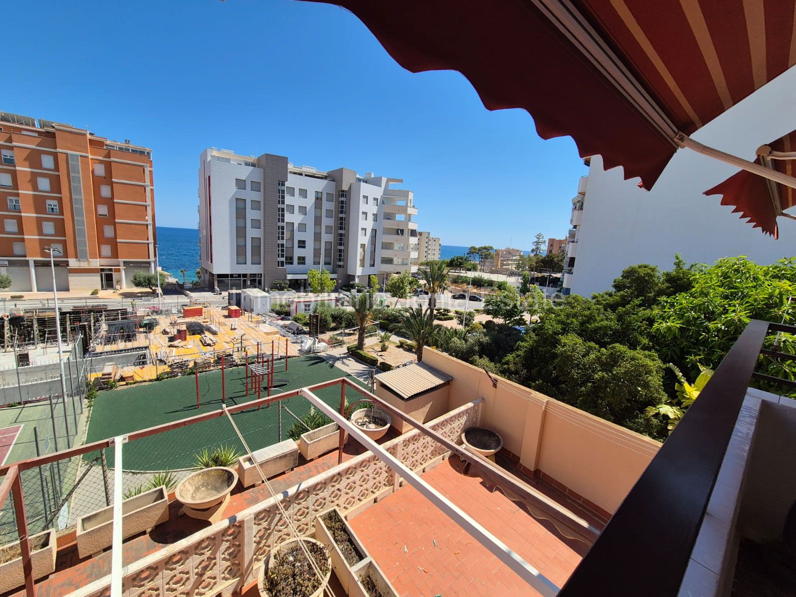 Vivienda de 3 habitaciones con garaje cerrado, cerca del mar en Villajoyosa
