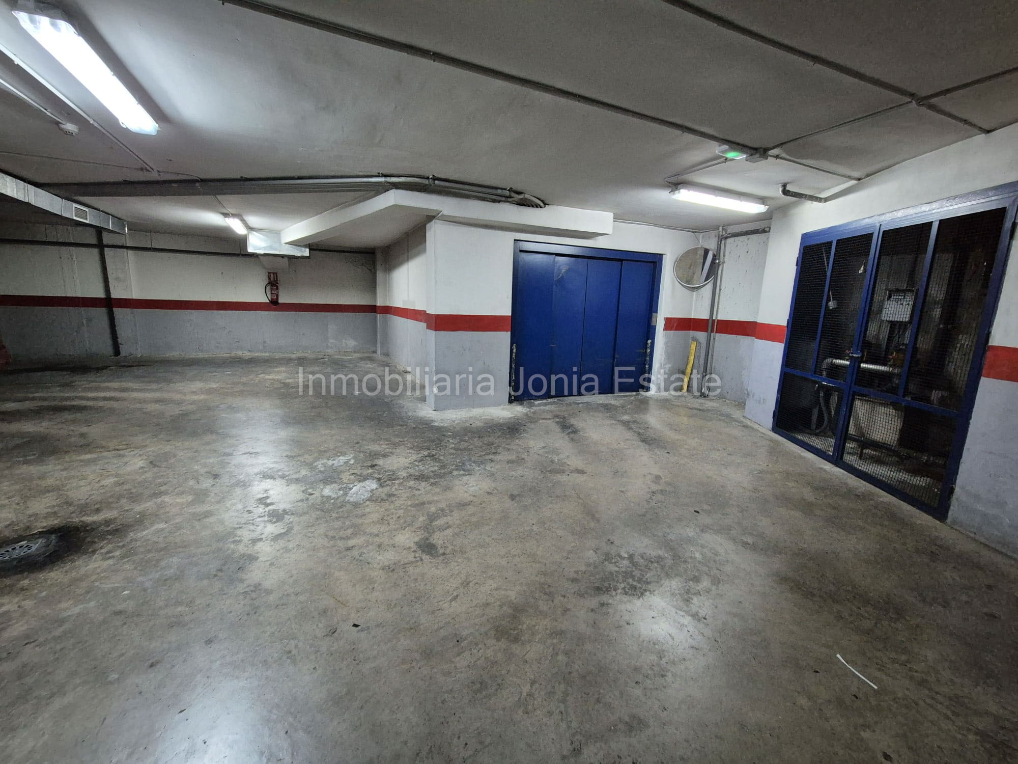 Piso de 3 habitaciones y 2 baños con plaza de aparcamiento en pleno centro de Villajoyosa