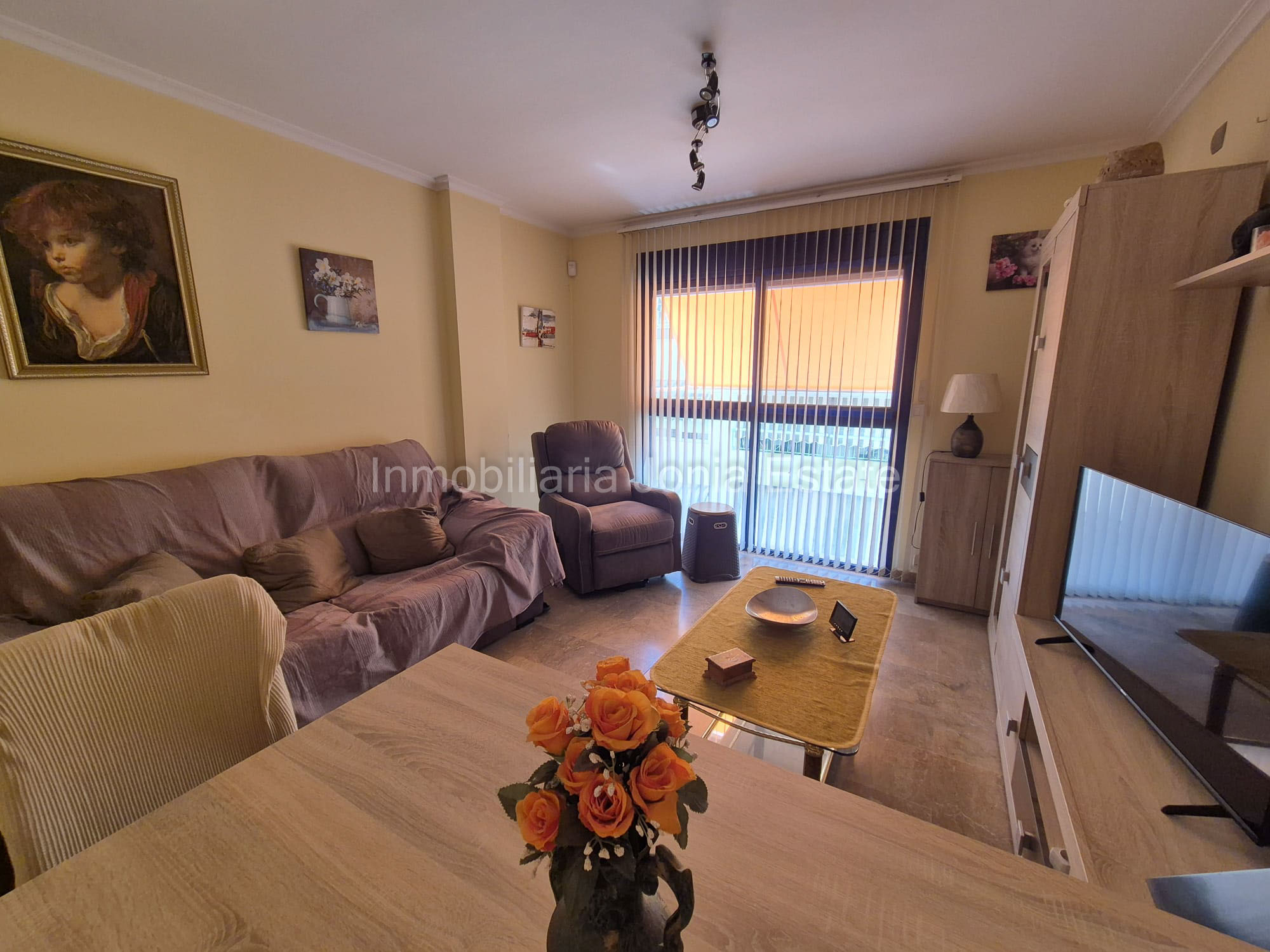 Piso de 3 habitaciones y 2 baños con plaza de aparcamiento en pleno centro de Villajoyosa