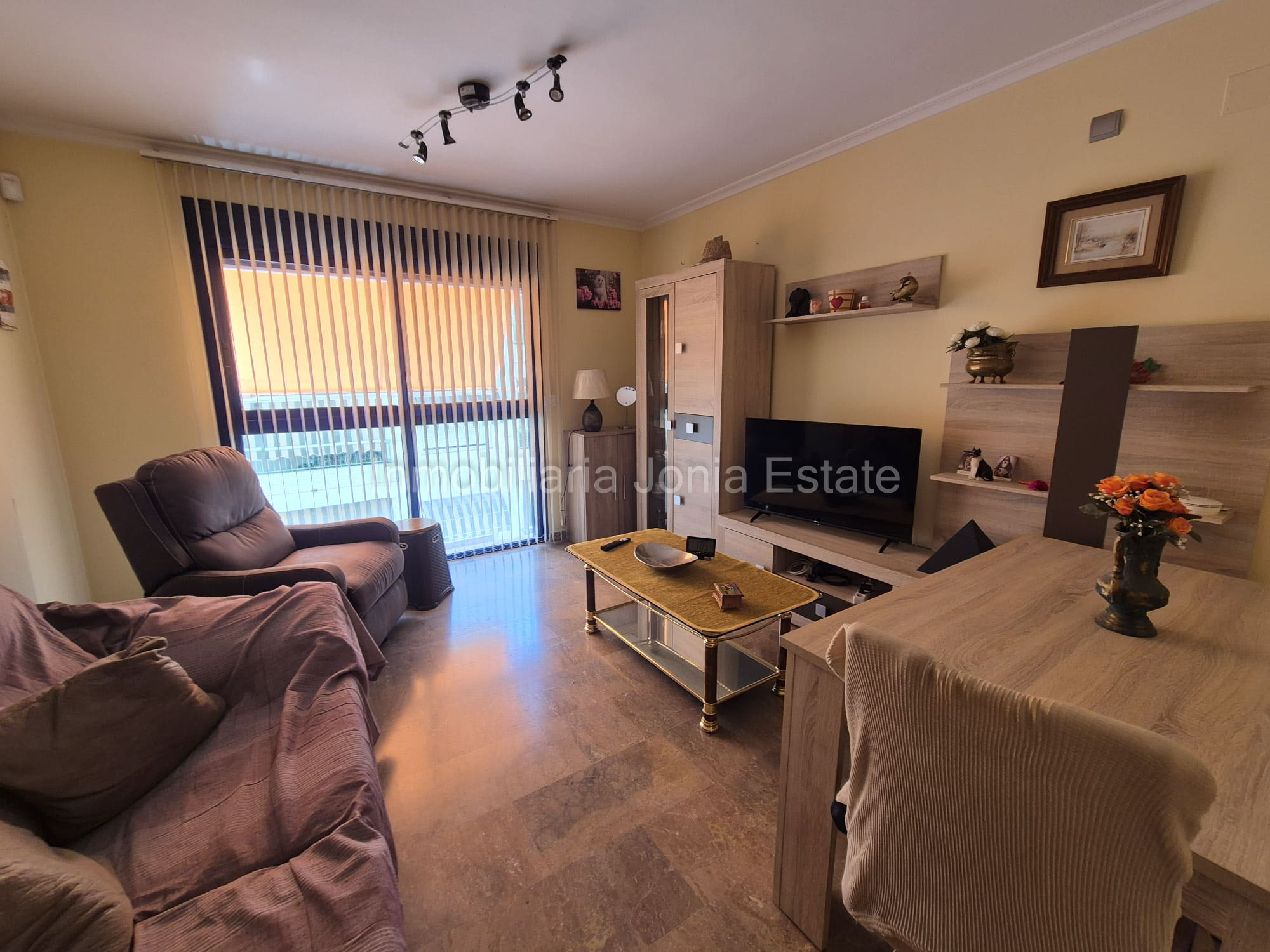 Piso de 3 habitaciones y 2 baños con plaza de aparcamiento en pleno centro de Villajoyosa