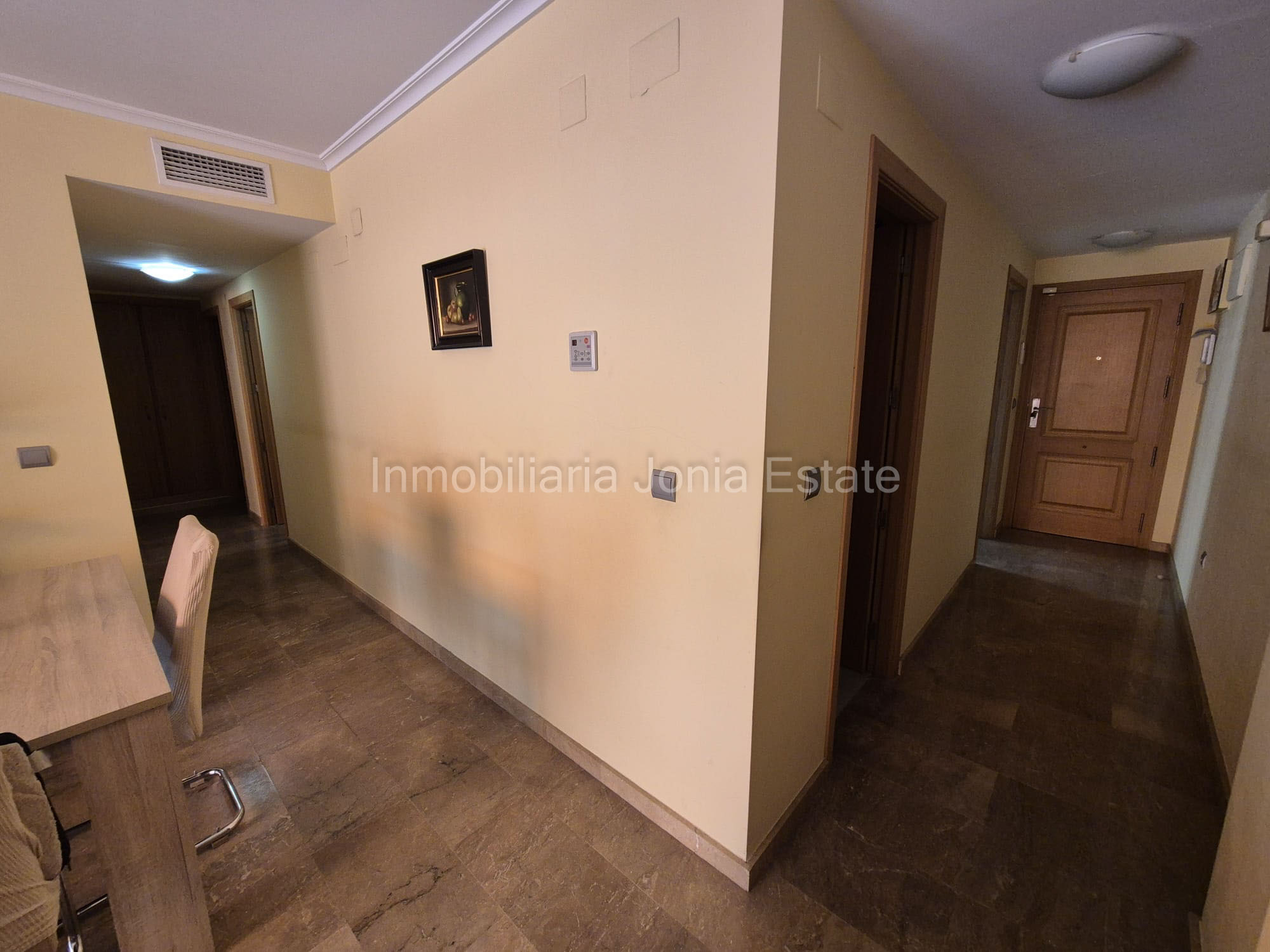 Piso de 3 habitaciones y 2 baños con plaza de aparcamiento en pleno centro de Villajoyosa