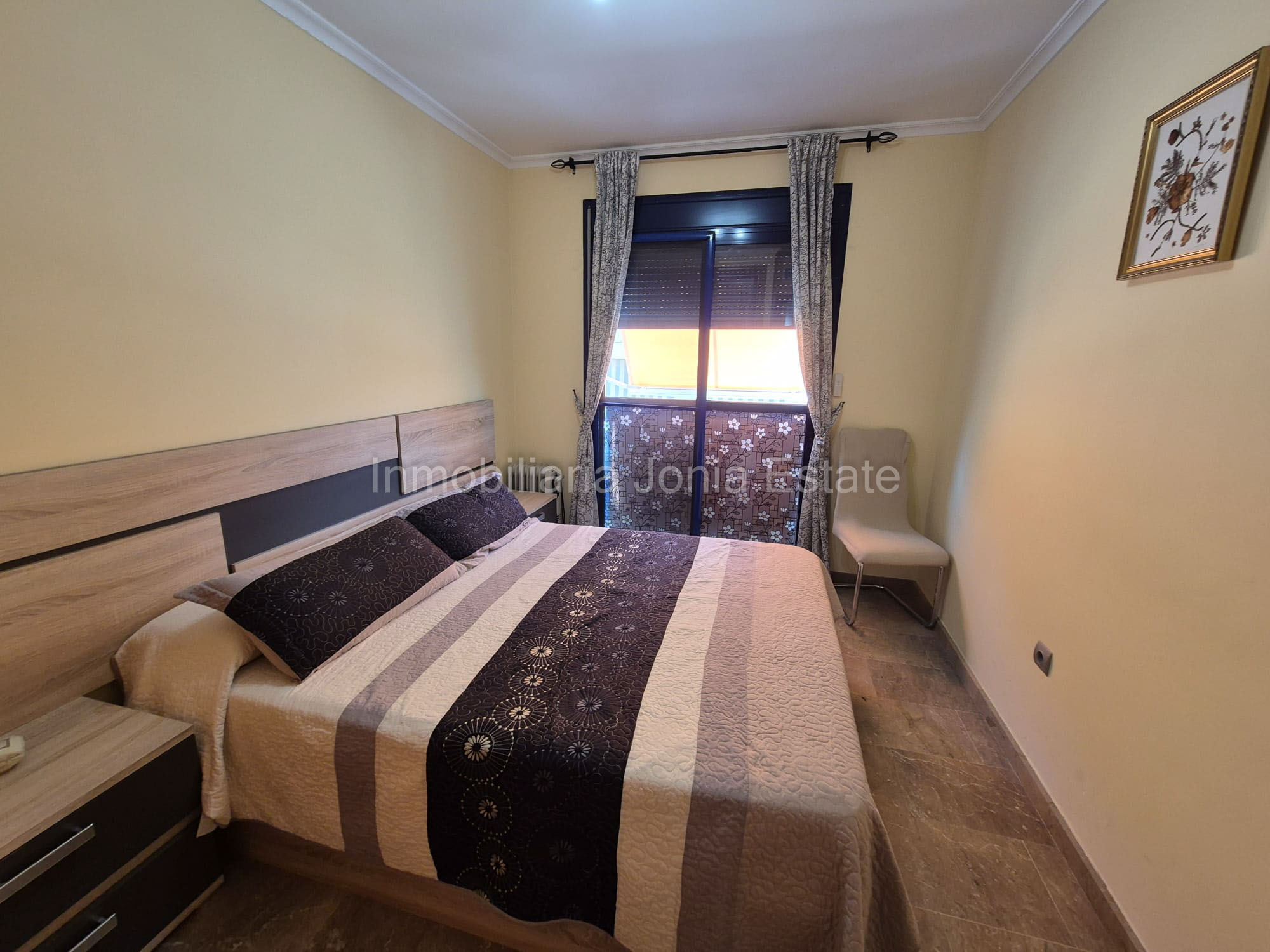 Piso de 3 habitaciones y 2 baños con plaza de aparcamiento en pleno centro de Villajoyosa