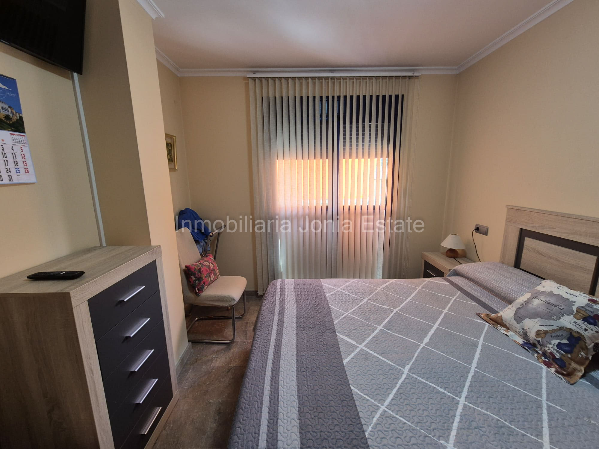 Piso de 3 habitaciones y 2 baños con plaza de aparcamiento en pleno centro de Villajoyosa