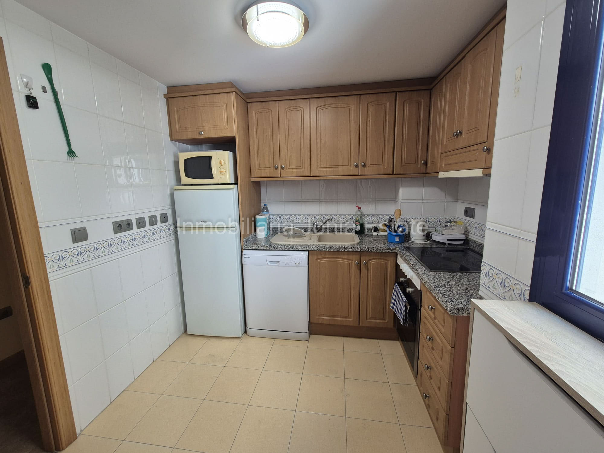 Piso de 3 habitaciones y 2 baños con plaza de aparcamiento en pleno centro de Villajoyosa