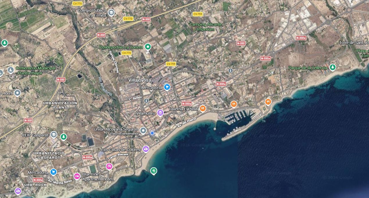 Farm with 2 chalets, 1 house, 1 storage room of 260 m2, and potable water well in Villajoyosa.