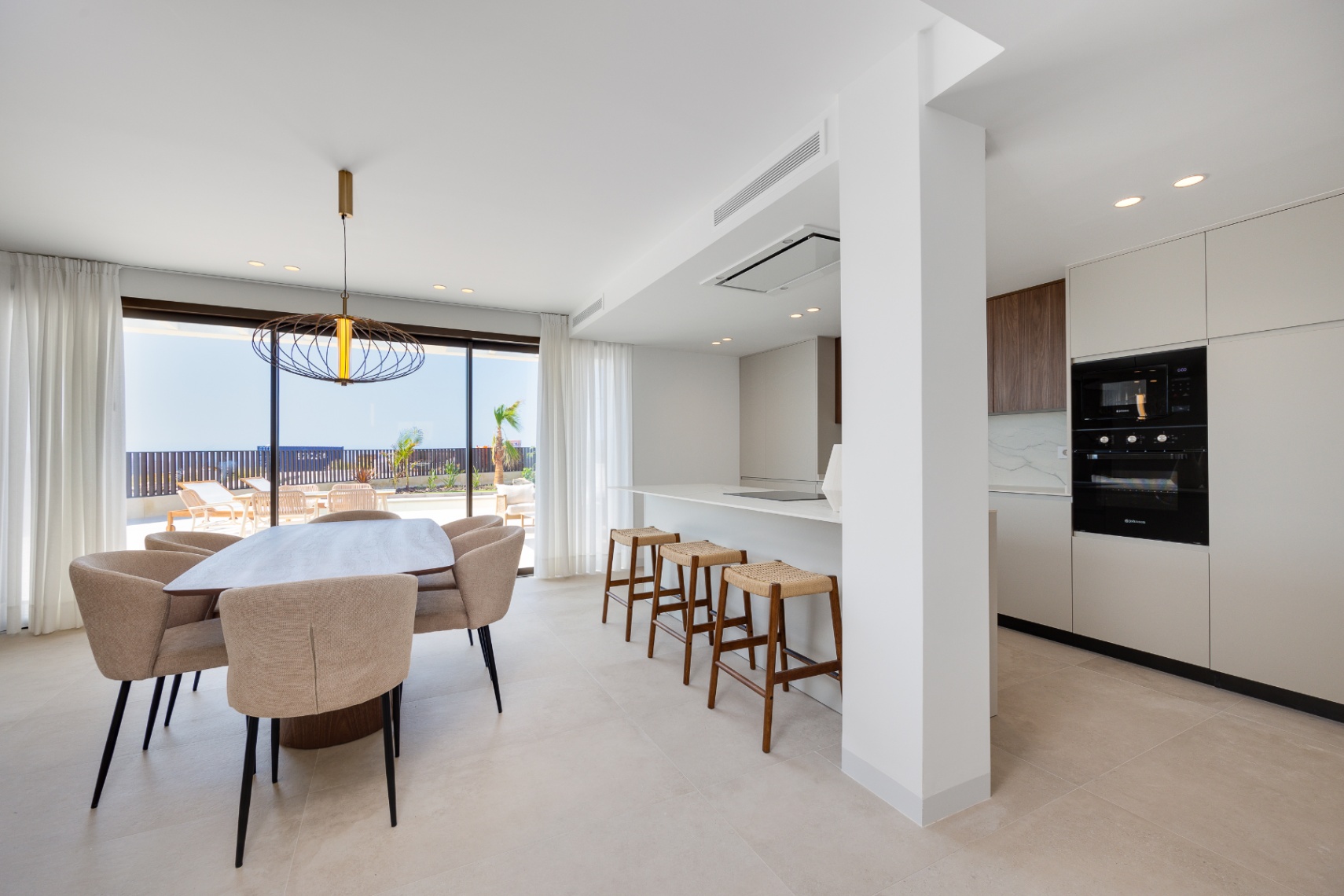 Villa de 3 dormitorios con piscina privada y solárium de 120 m²