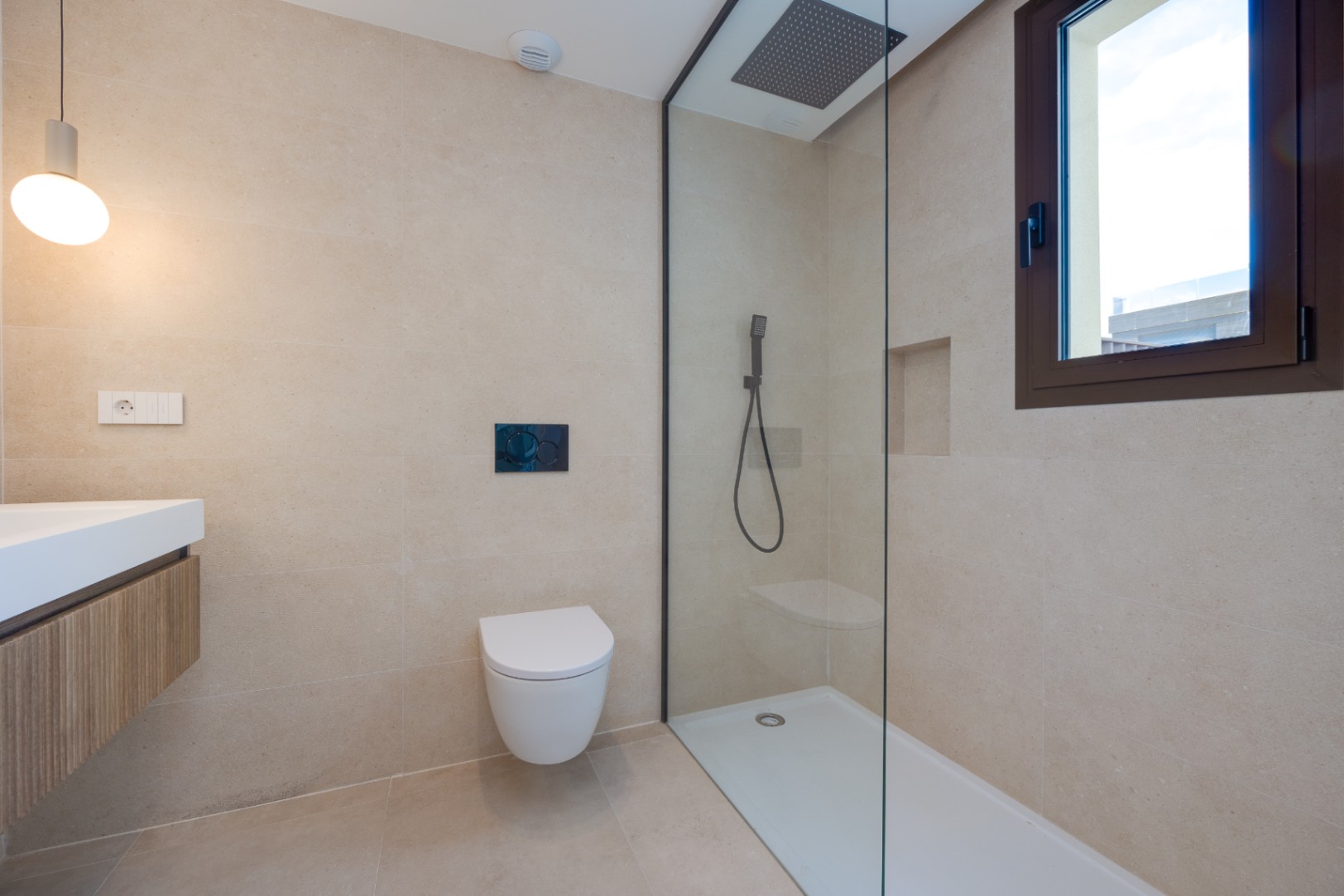 Villa de 3 dormitorios con piscina privada y solárium de 120 m²