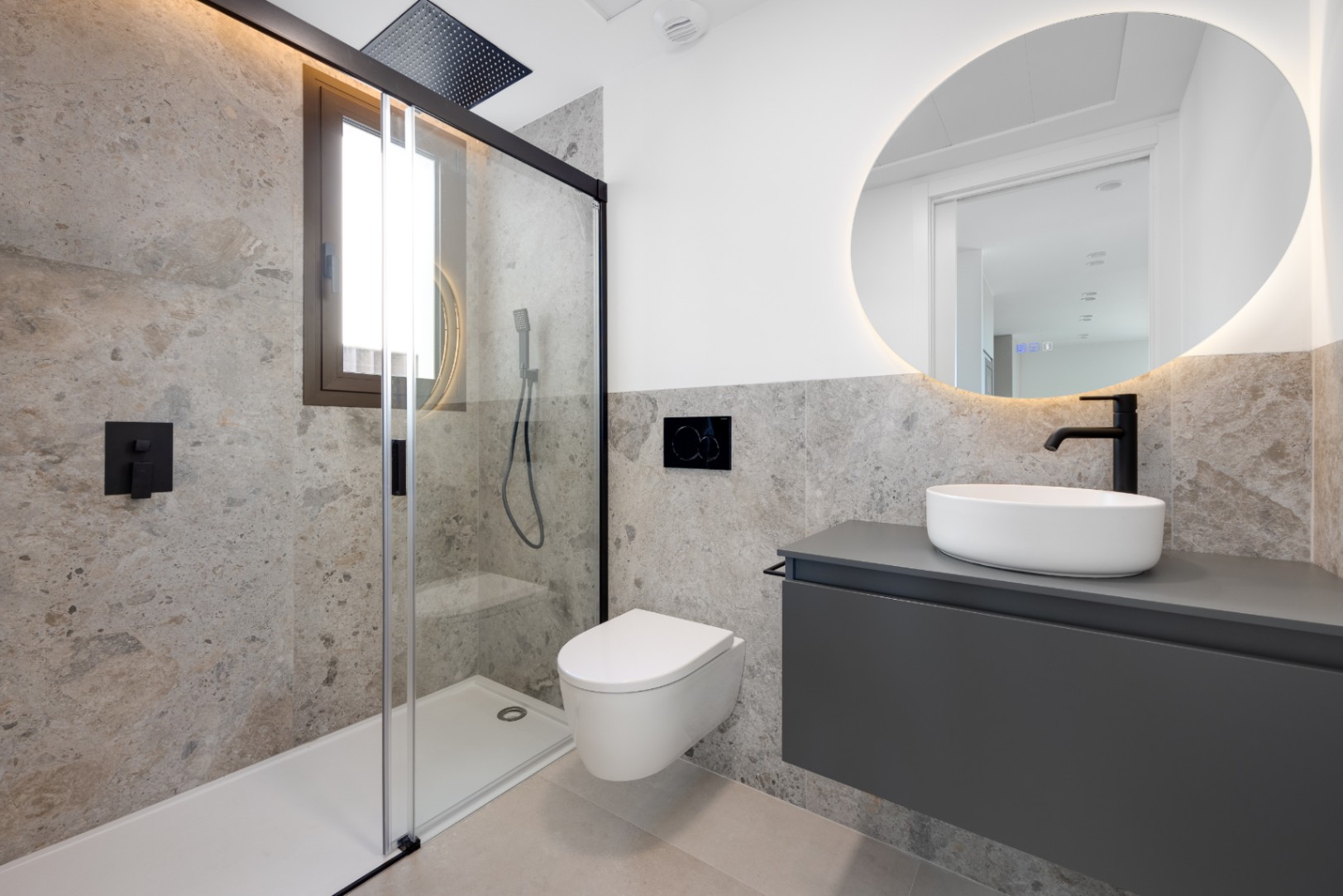 Villa de 3 dormitorios con piscina privada y solárium de 120 m²