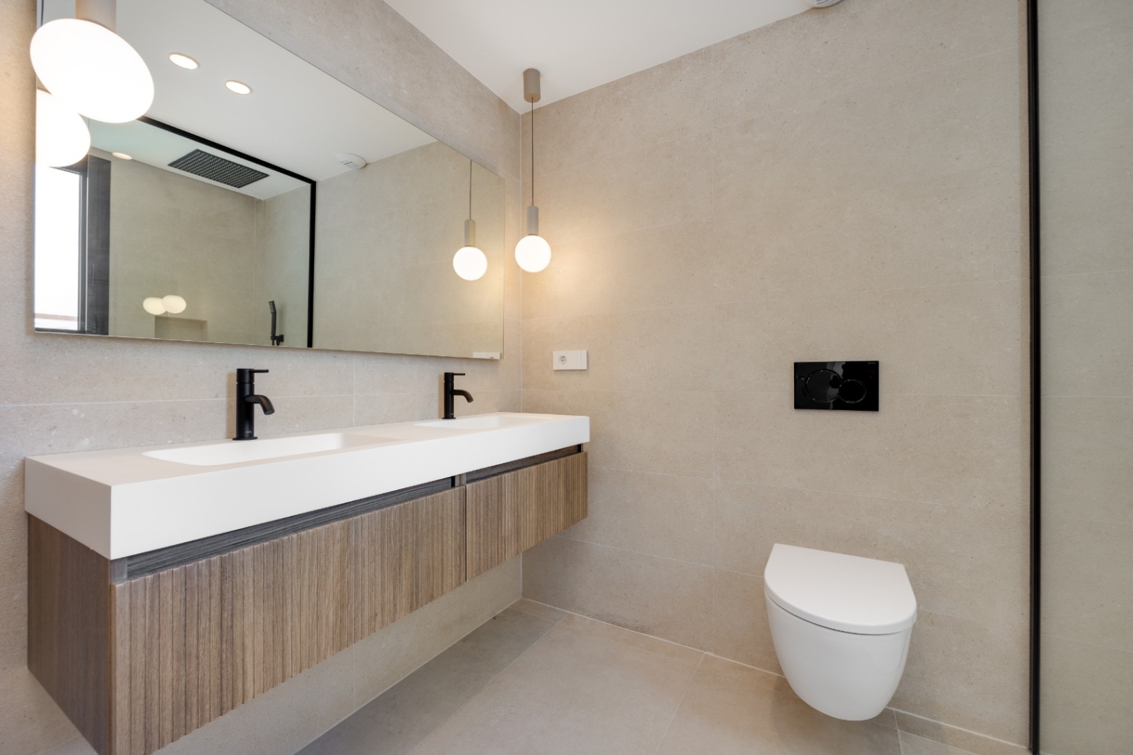Villa de 3 dormitorios con piscina privada y solárium de 120 m²