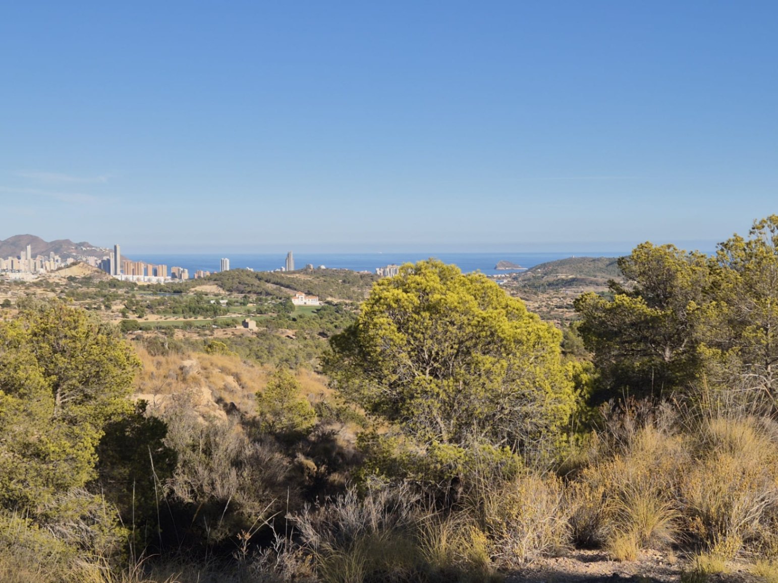Terreno rústico con vistas al mar en Villajoyosa – Partida Robella de 13.823 m2
