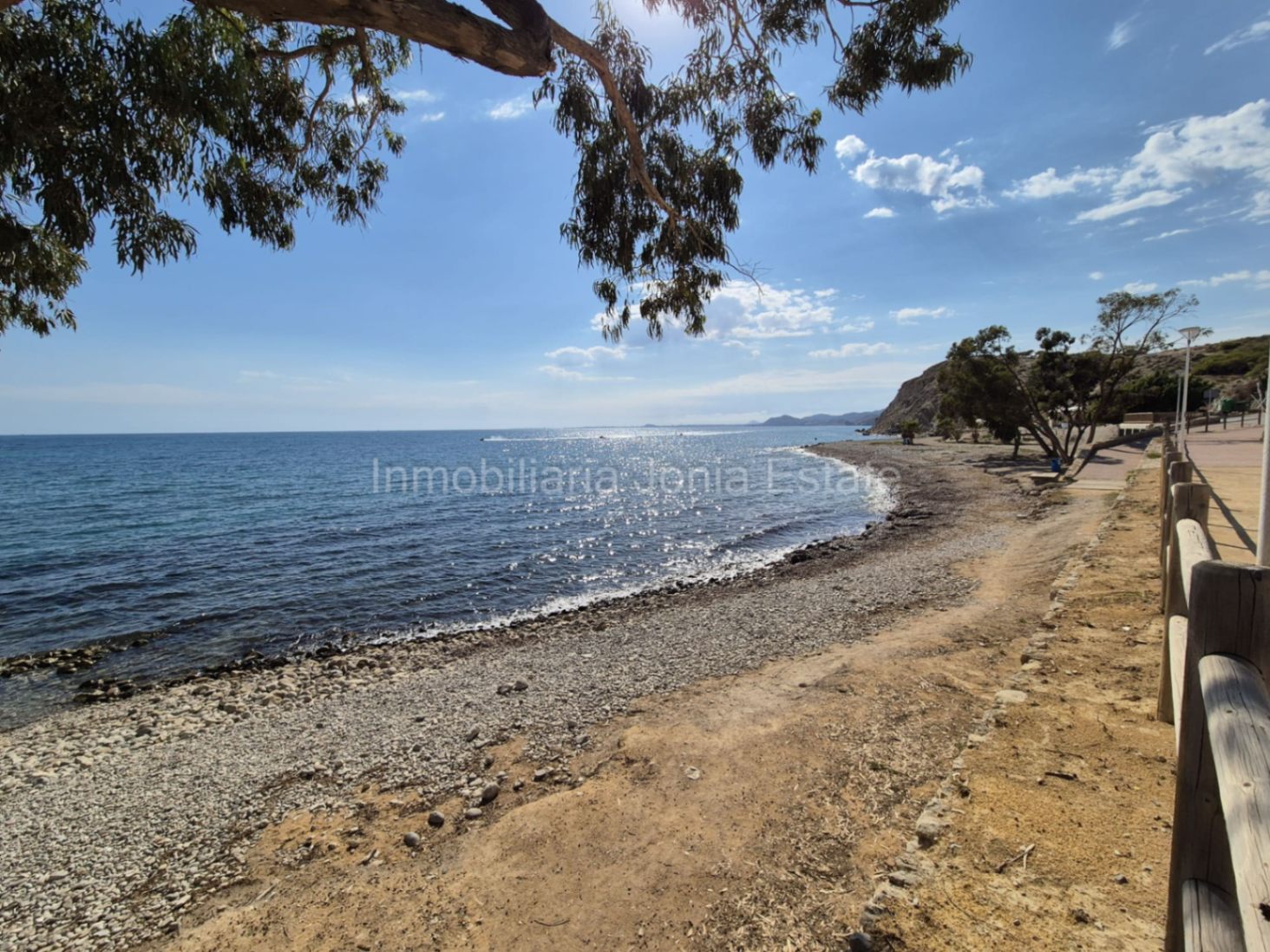 Vivienda con terraza, vistas al mar y amplio garaje en Villajoyosa