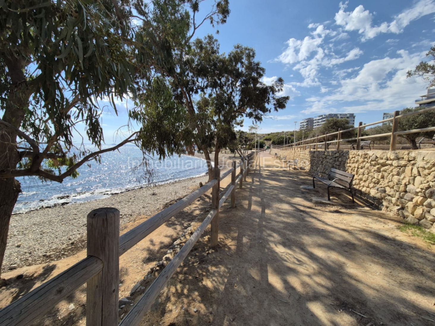 Vivienda con terraza, vistas al mar y amplio garaje en Villajoyosa