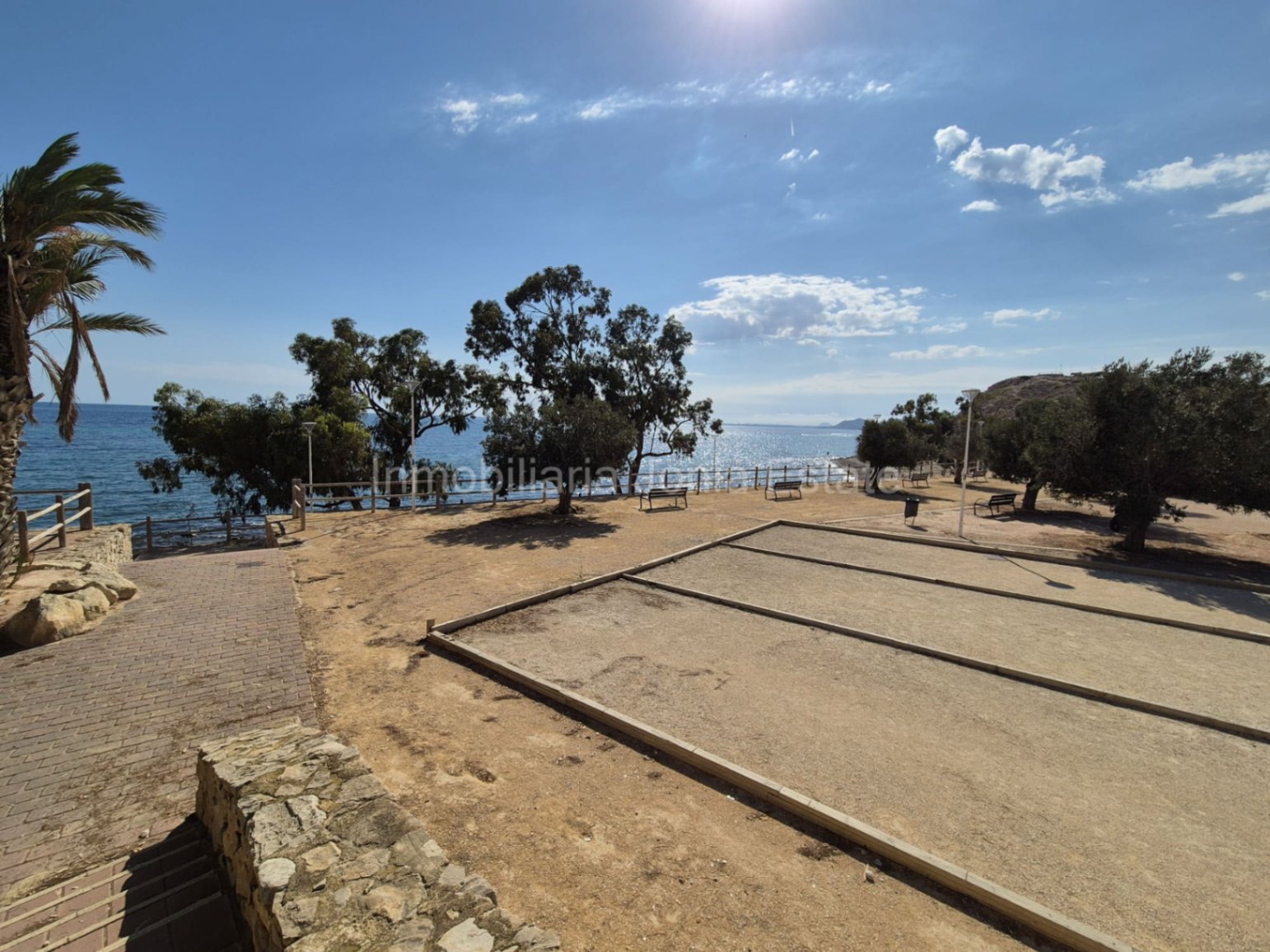Vivienda con terraza, vistas al mar y amplio garaje en Villajoyosa