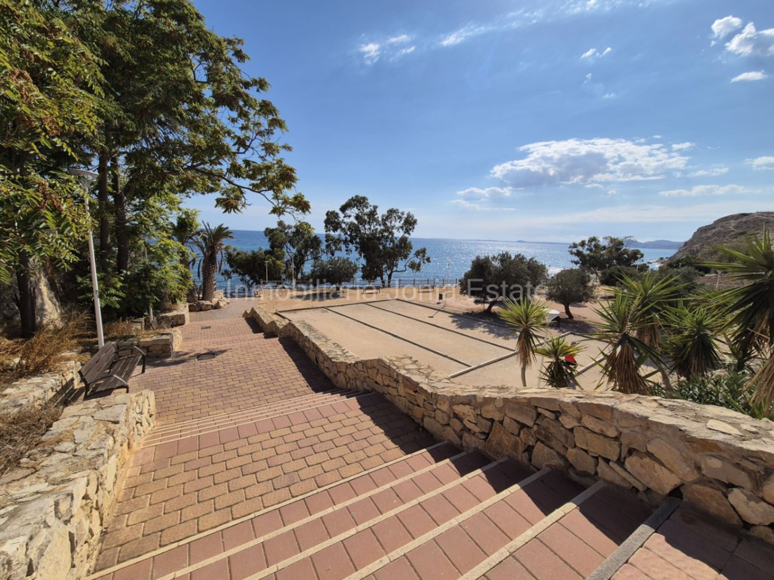 Vivienda con terraza, vistas al mar y amplio garaje en Villajoyosa