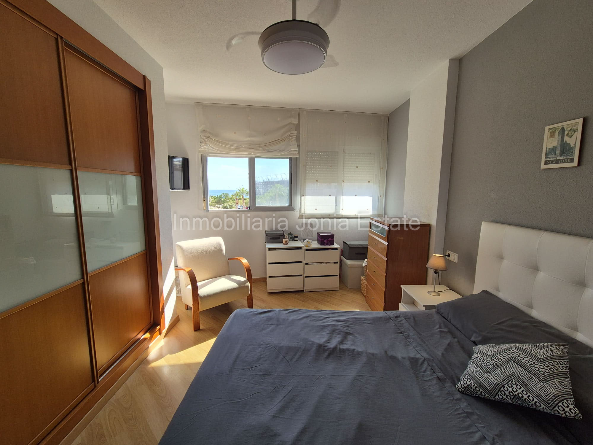 Vivienda con terraza, vistas al mar y amplio garaje en Villajoyosa