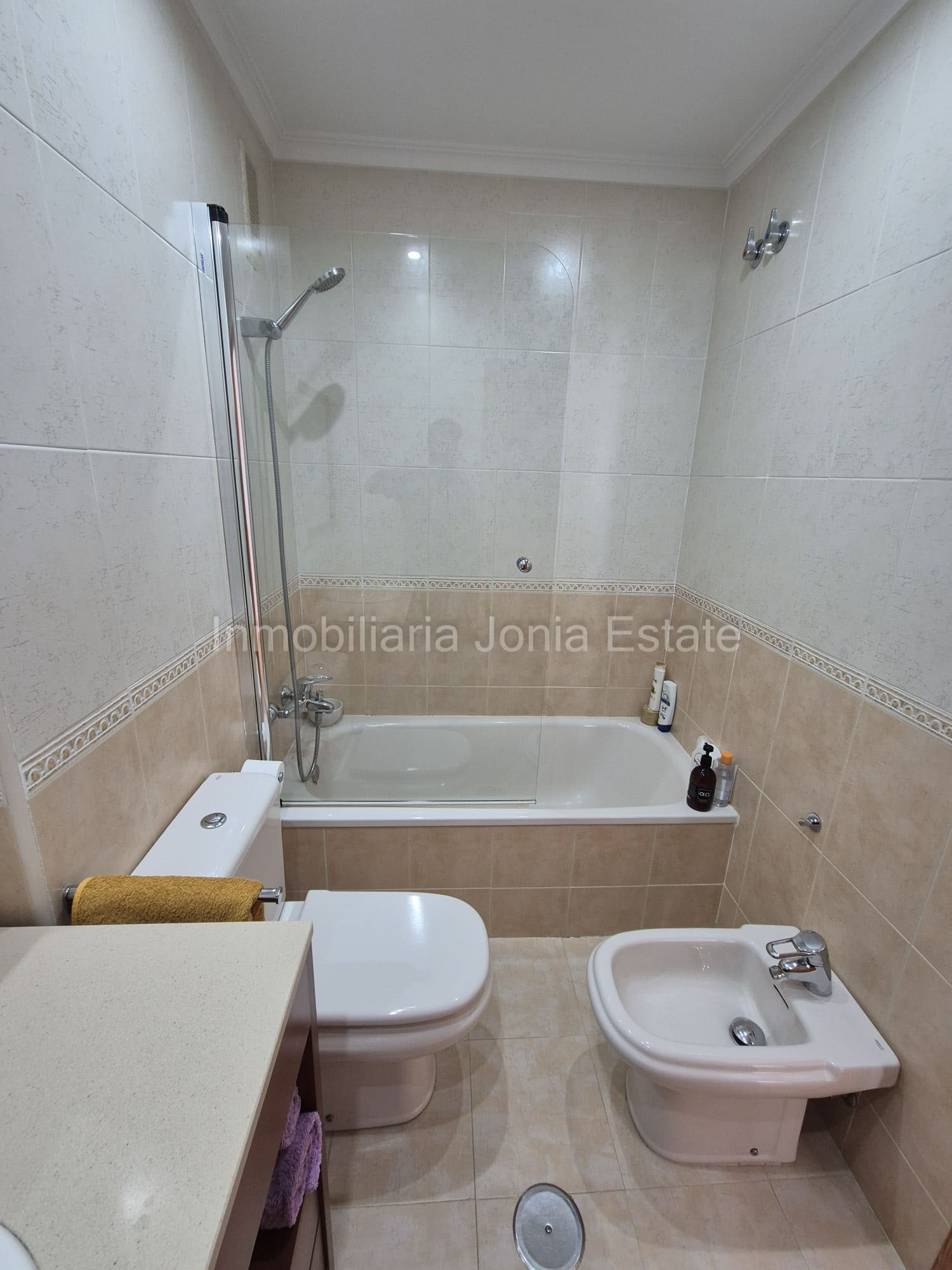 Vivienda con terraza, vistas al mar y amplio garaje en Villajoyosa