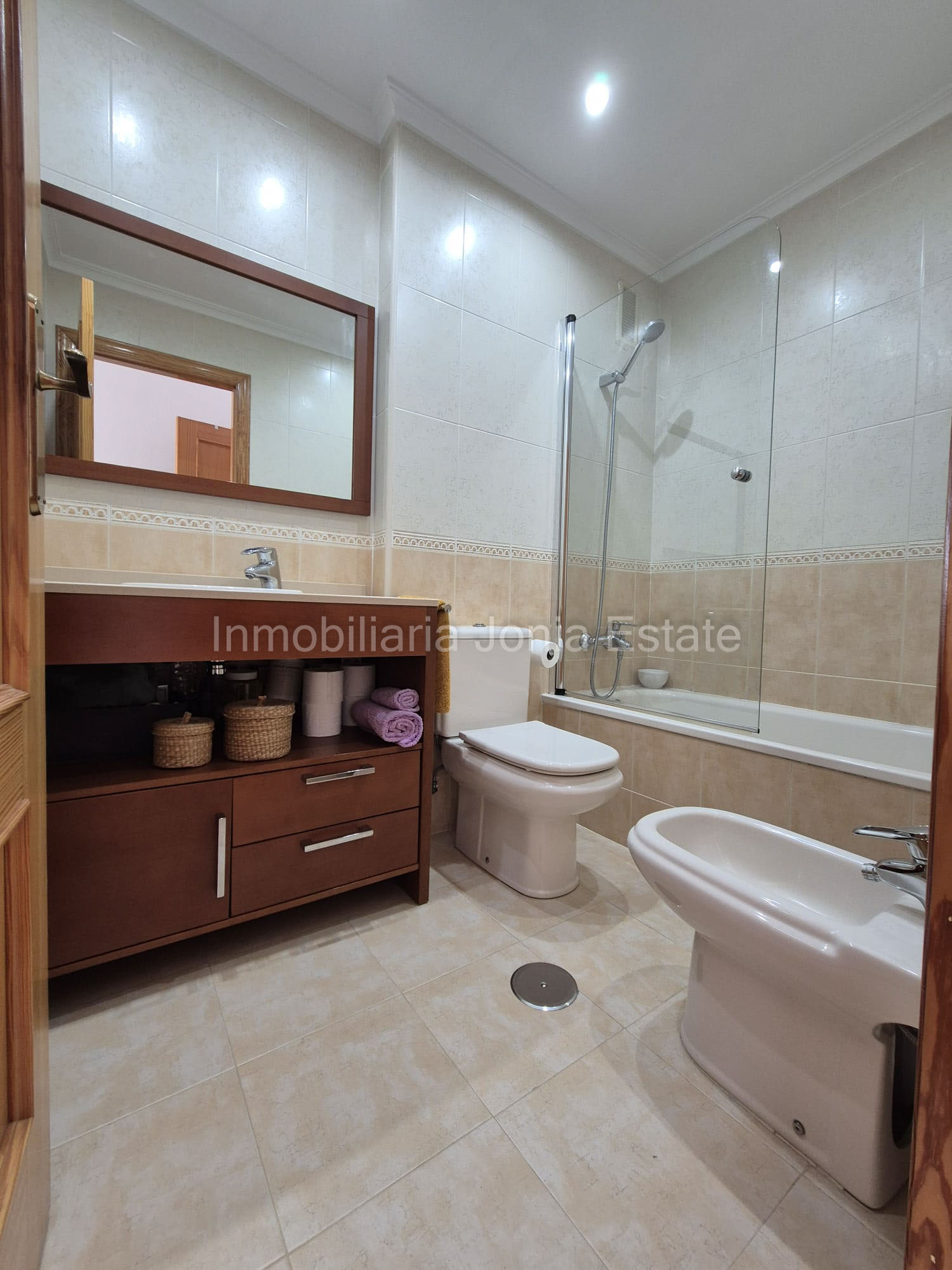 Vivienda con terraza, vistas al mar y amplio garaje en Villajoyosa