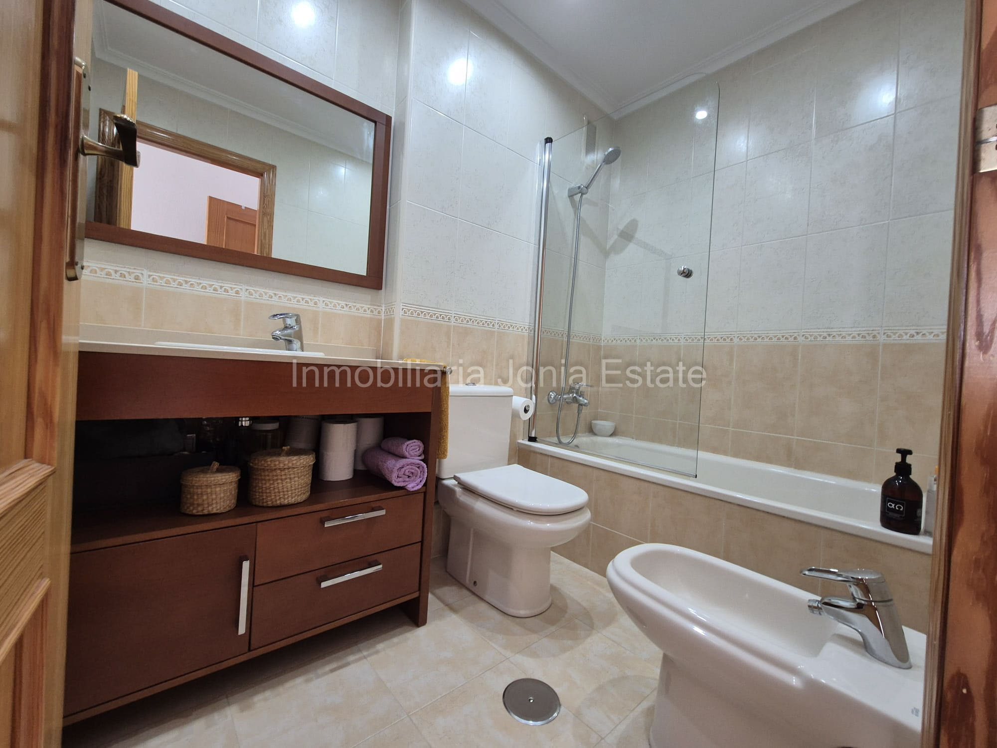 Vivienda con terraza, vistas al mar y amplio garaje en Villajoyosa