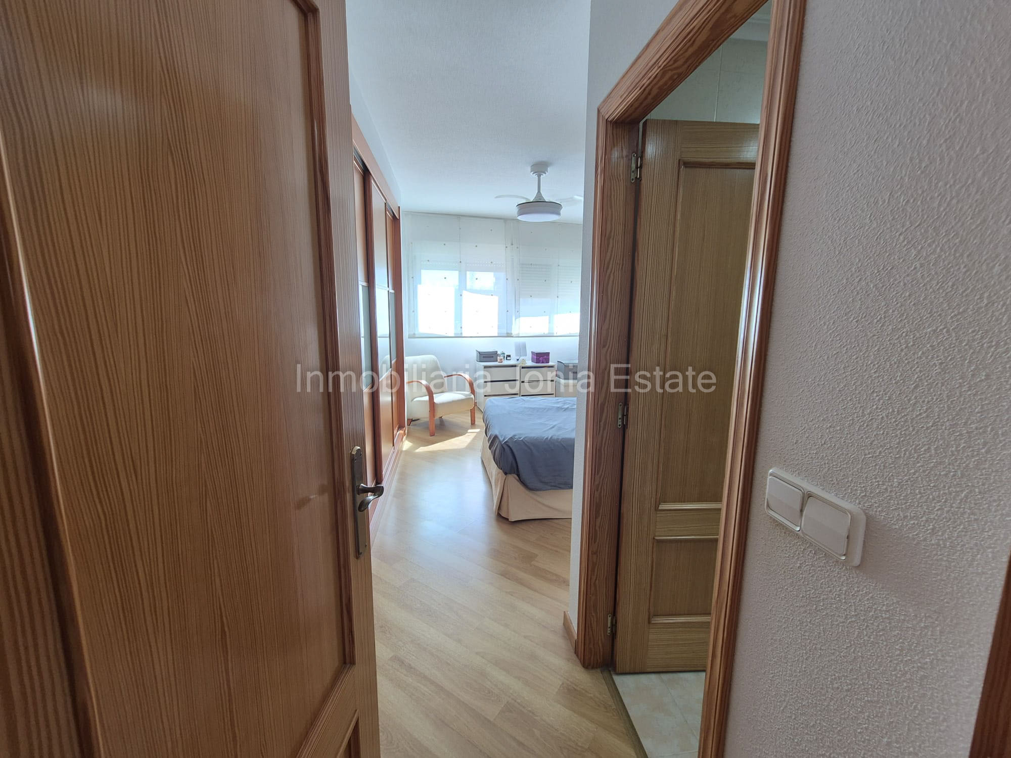 Vivienda con terraza, vistas al mar y amplio garaje en Villajoyosa