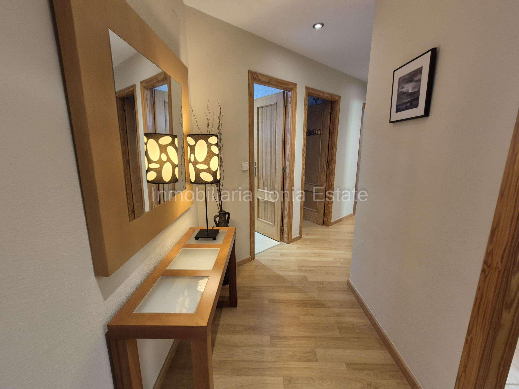 Vivienda con terraza, vistas al mar y amplio garaje en Villajoyosa