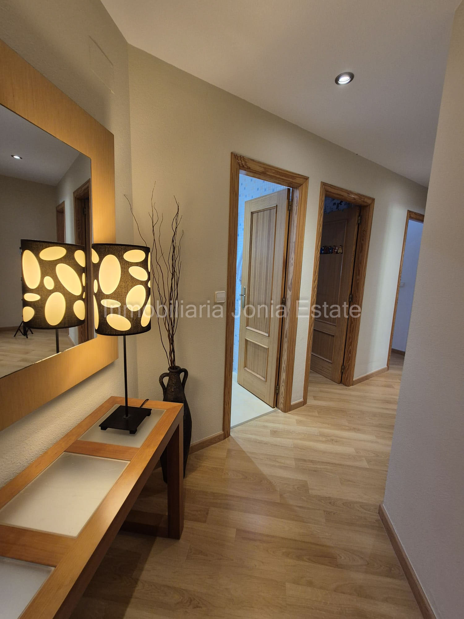 Vivienda con terraza, vistas al mar y amplio garaje en Villajoyosa