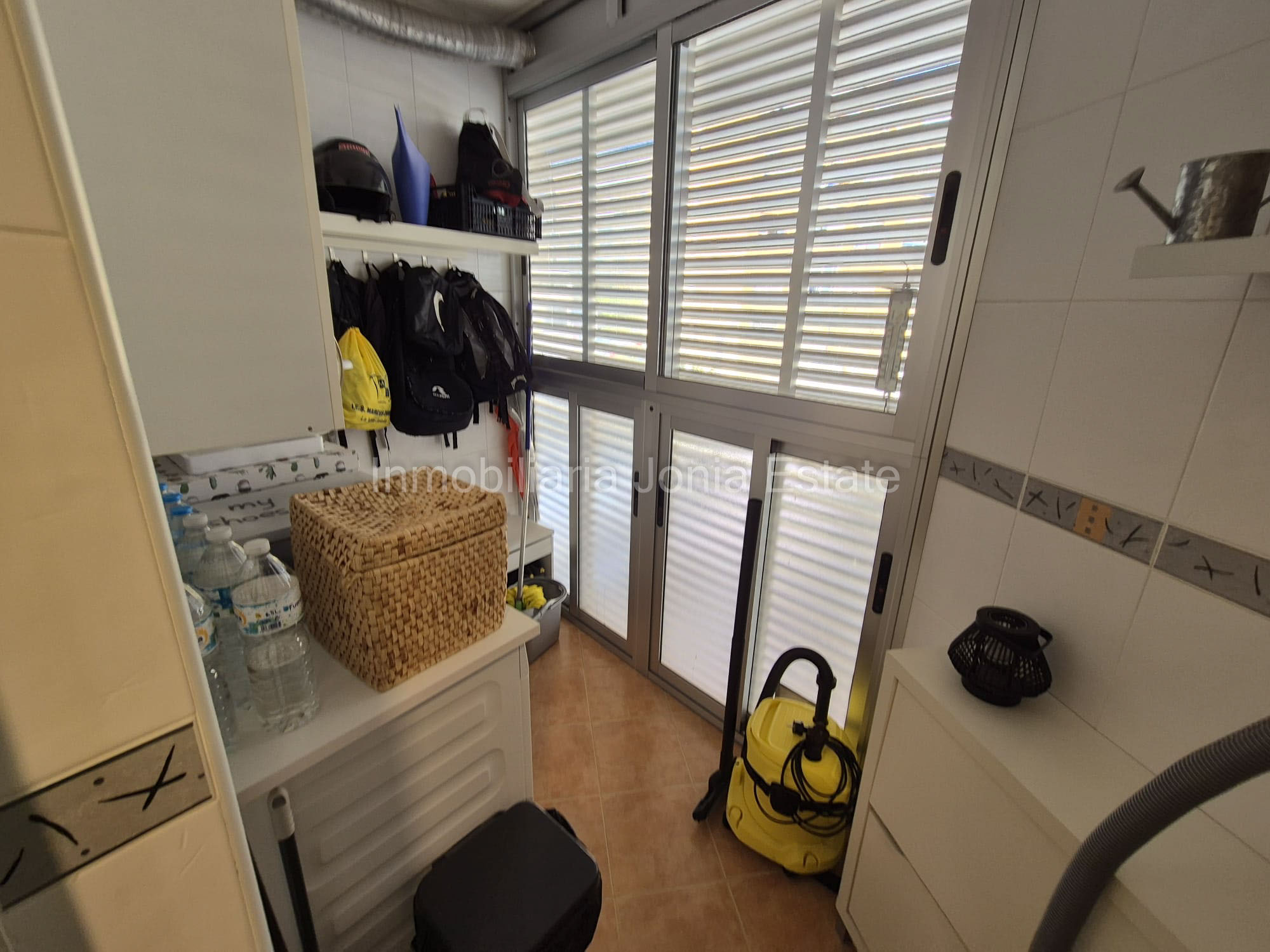 Vivienda con terraza, vistas al mar y amplio garaje en Villajoyosa