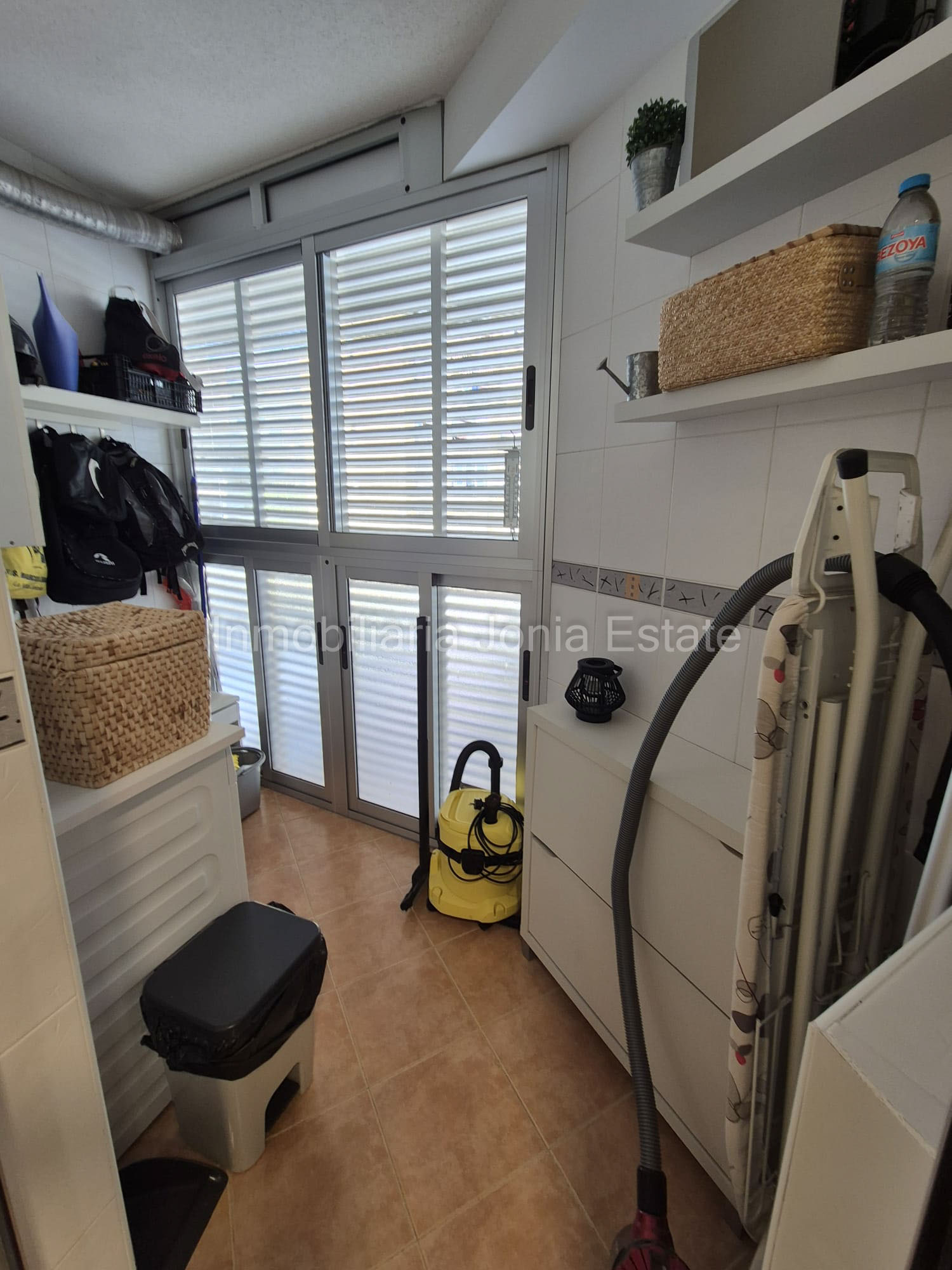 Vivienda con terraza, vistas al mar y amplio garaje en Villajoyosa