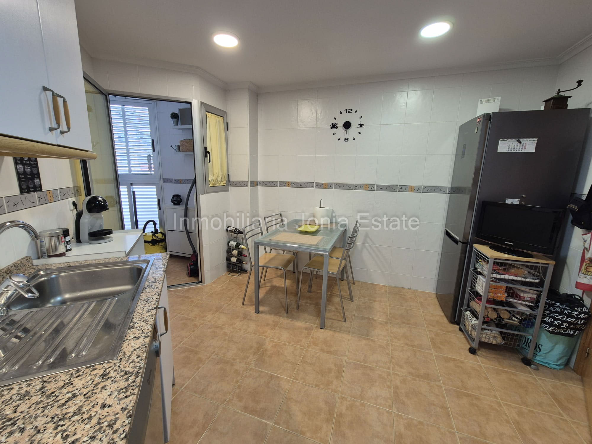 Vivienda con terraza, vistas al mar y amplio garaje en Villajoyosa