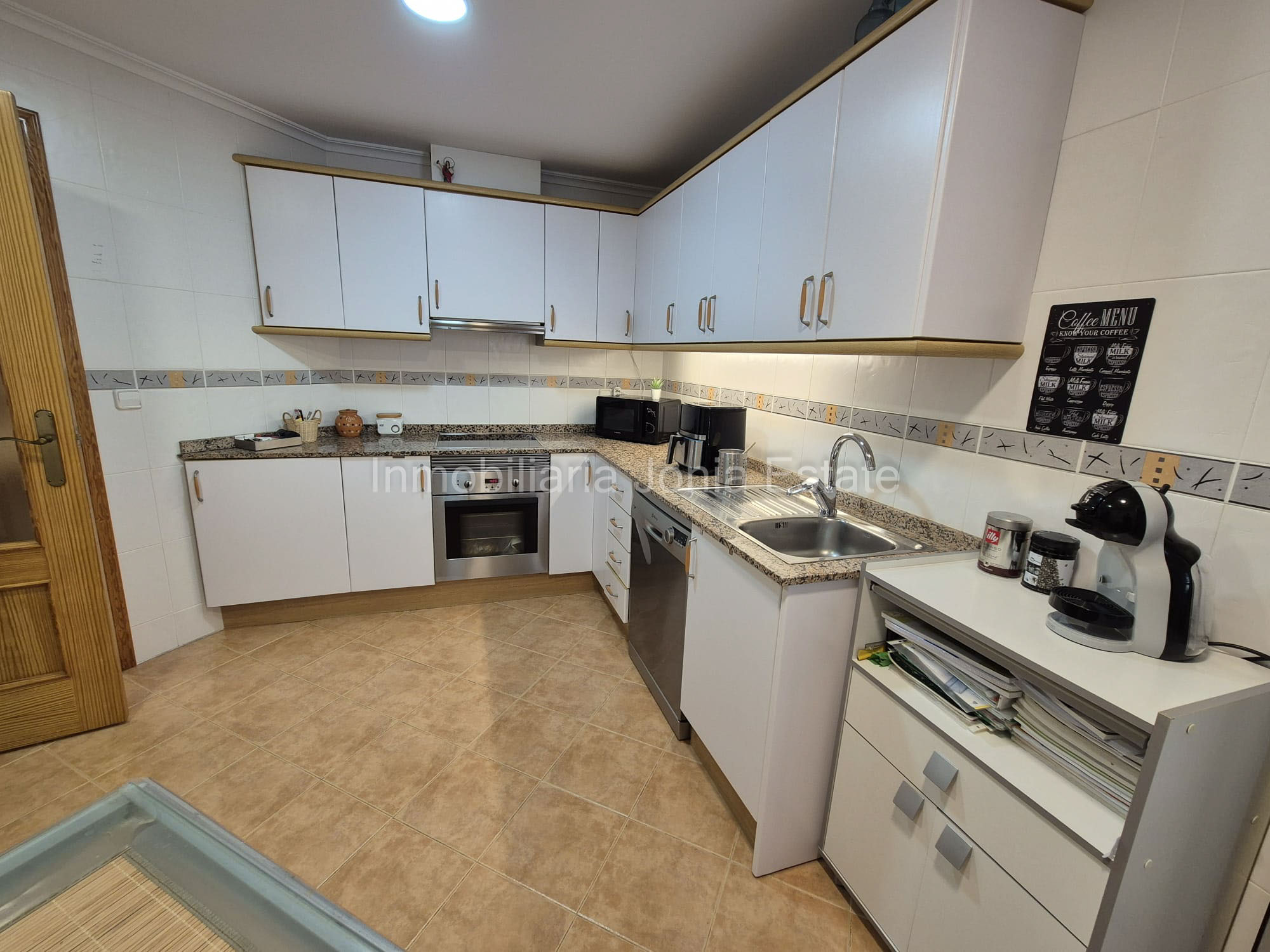 Vivienda con terraza, vistas al mar y amplio garaje en Villajoyosa