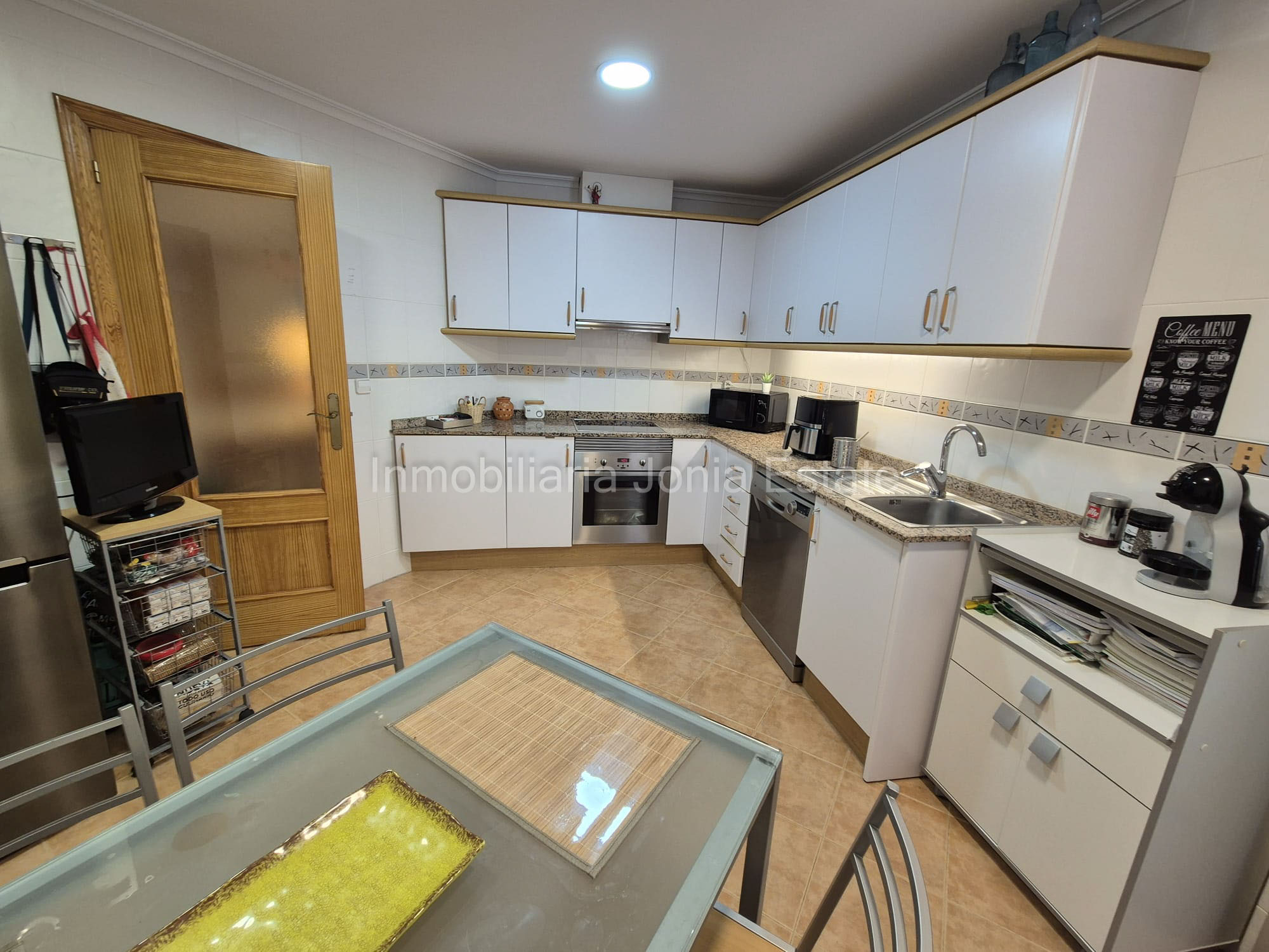 Vivienda con terraza, vistas al mar y amplio garaje en Villajoyosa