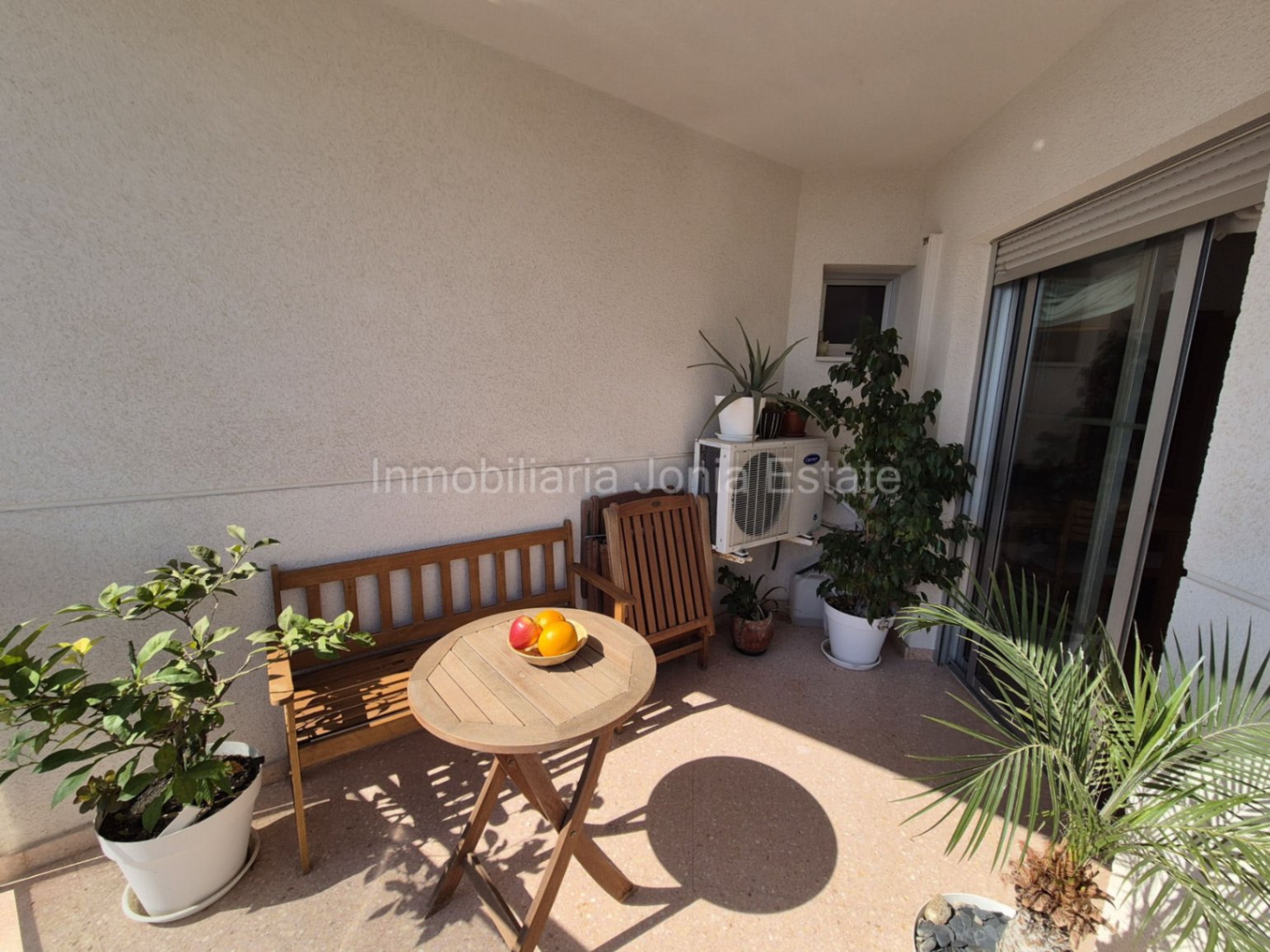 Vivienda con terraza, vistas al mar y amplio garaje en Villajoyosa