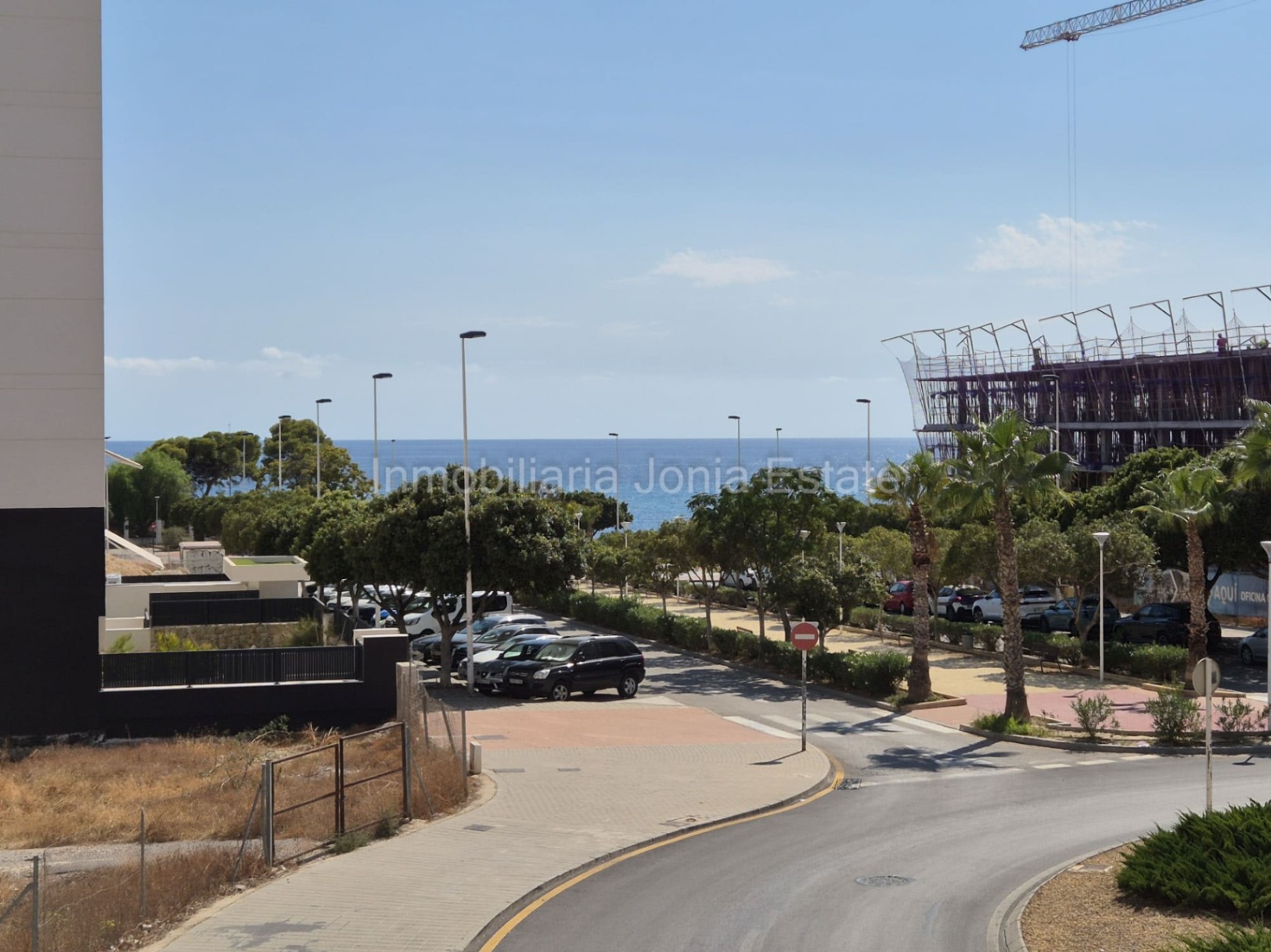 Vivienda con terraza, vistas al mar y amplio garaje en Villajoyosa