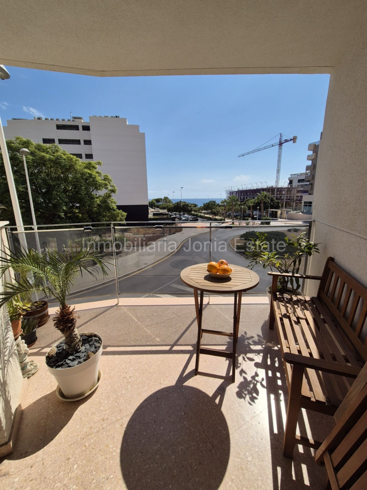 Vivienda con terraza, vistas al mar y amplio garaje en Villajoyosa