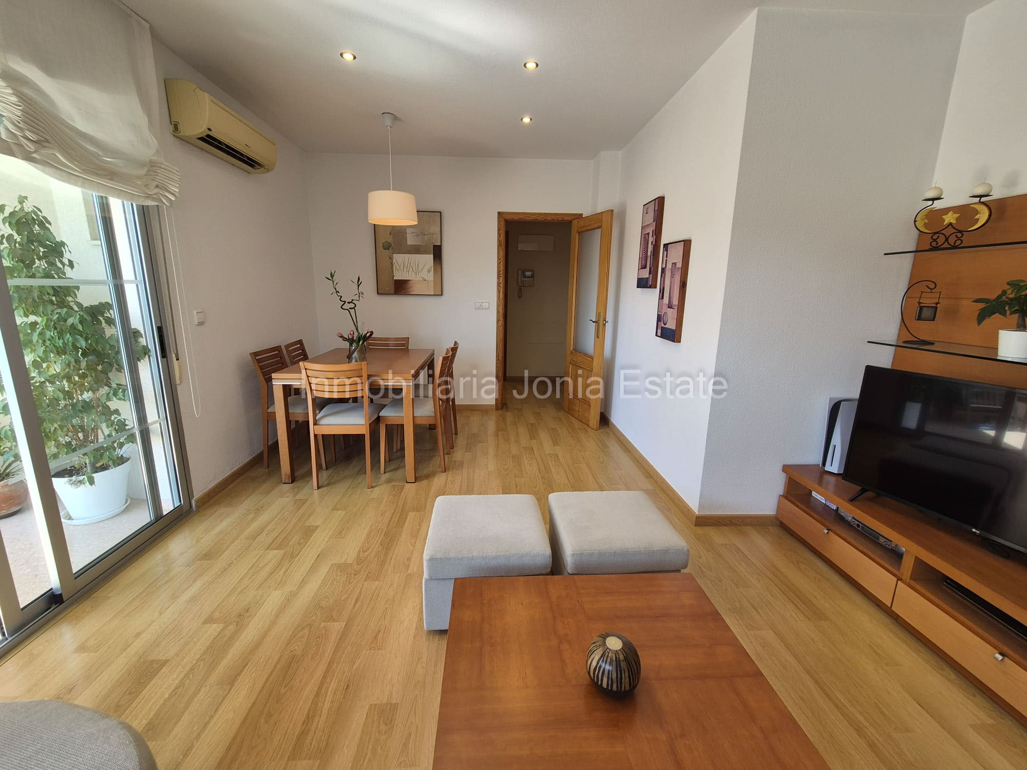 Vivienda con terraza, vistas al mar y amplio garaje en Villajoyosa