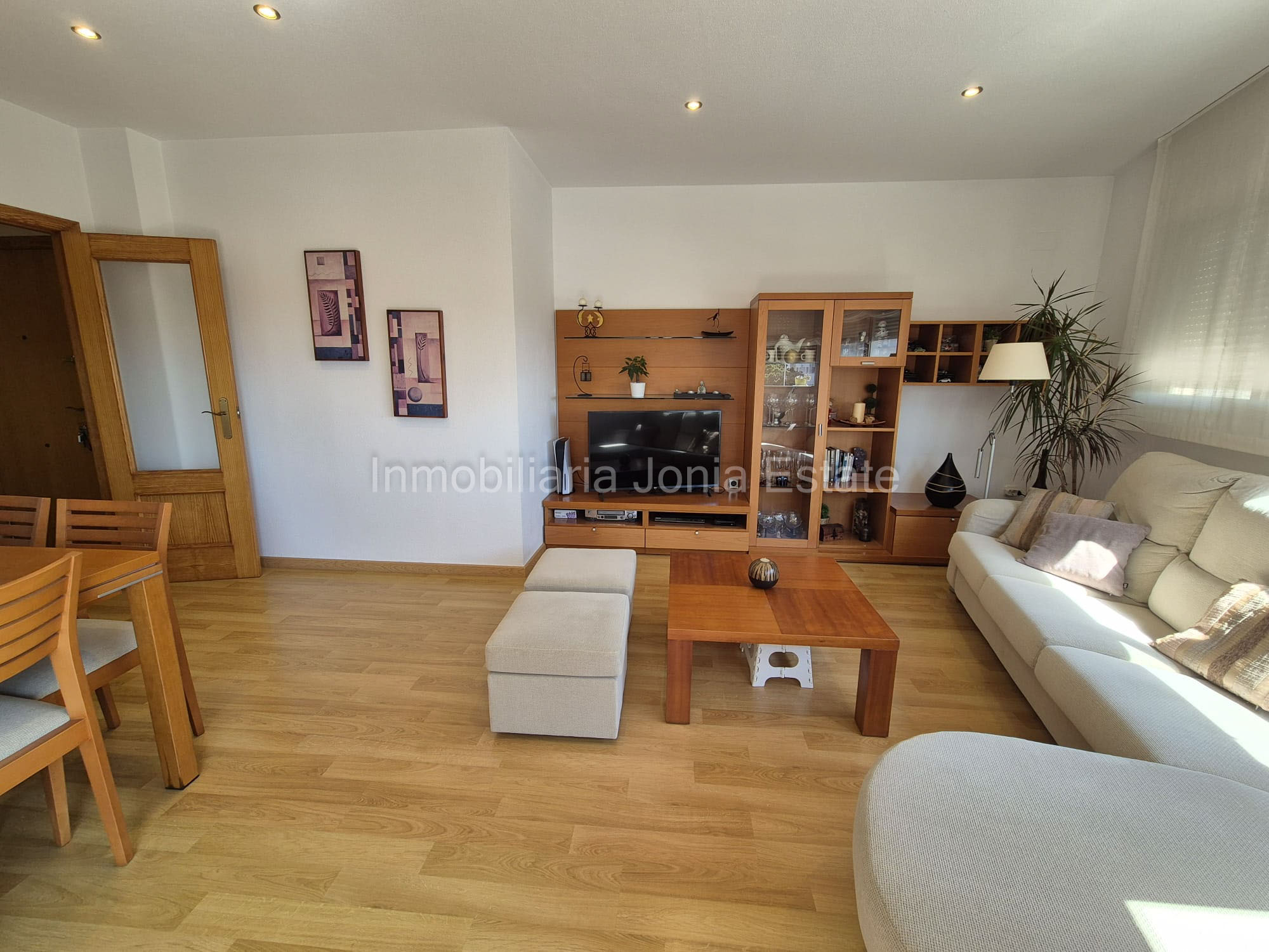 Vivienda con terraza, vistas al mar y amplio garaje en Villajoyosa