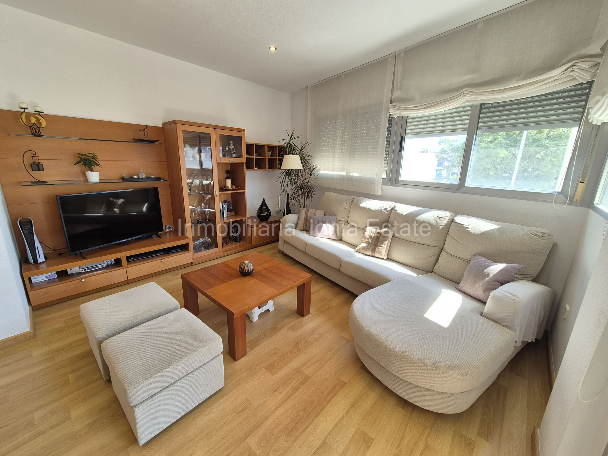 Vivienda con terraza, vistas al mar y amplio garaje en Villajoyosa