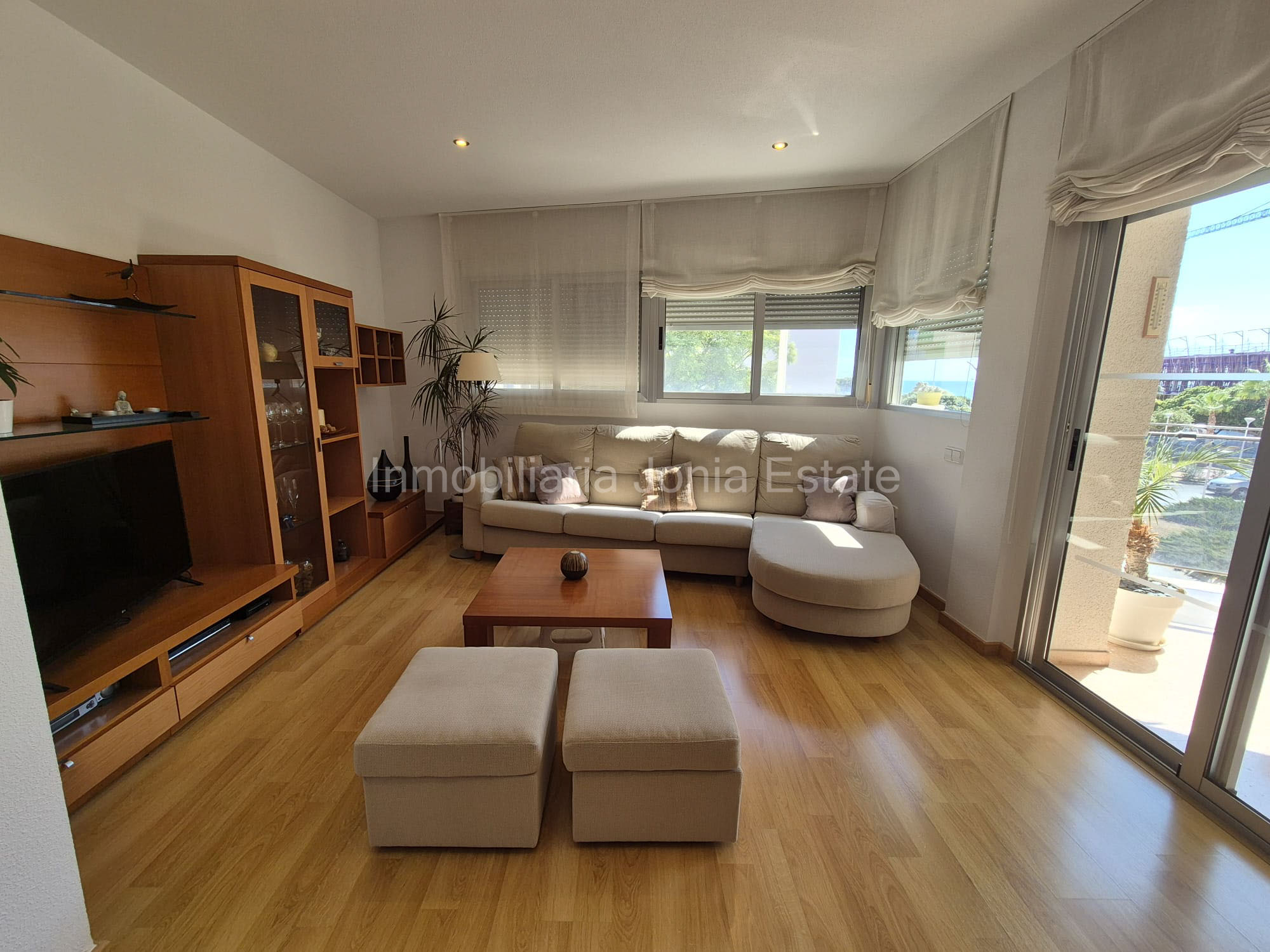 Vivienda con terraza, vistas al mar y amplio garaje en Villajoyosa