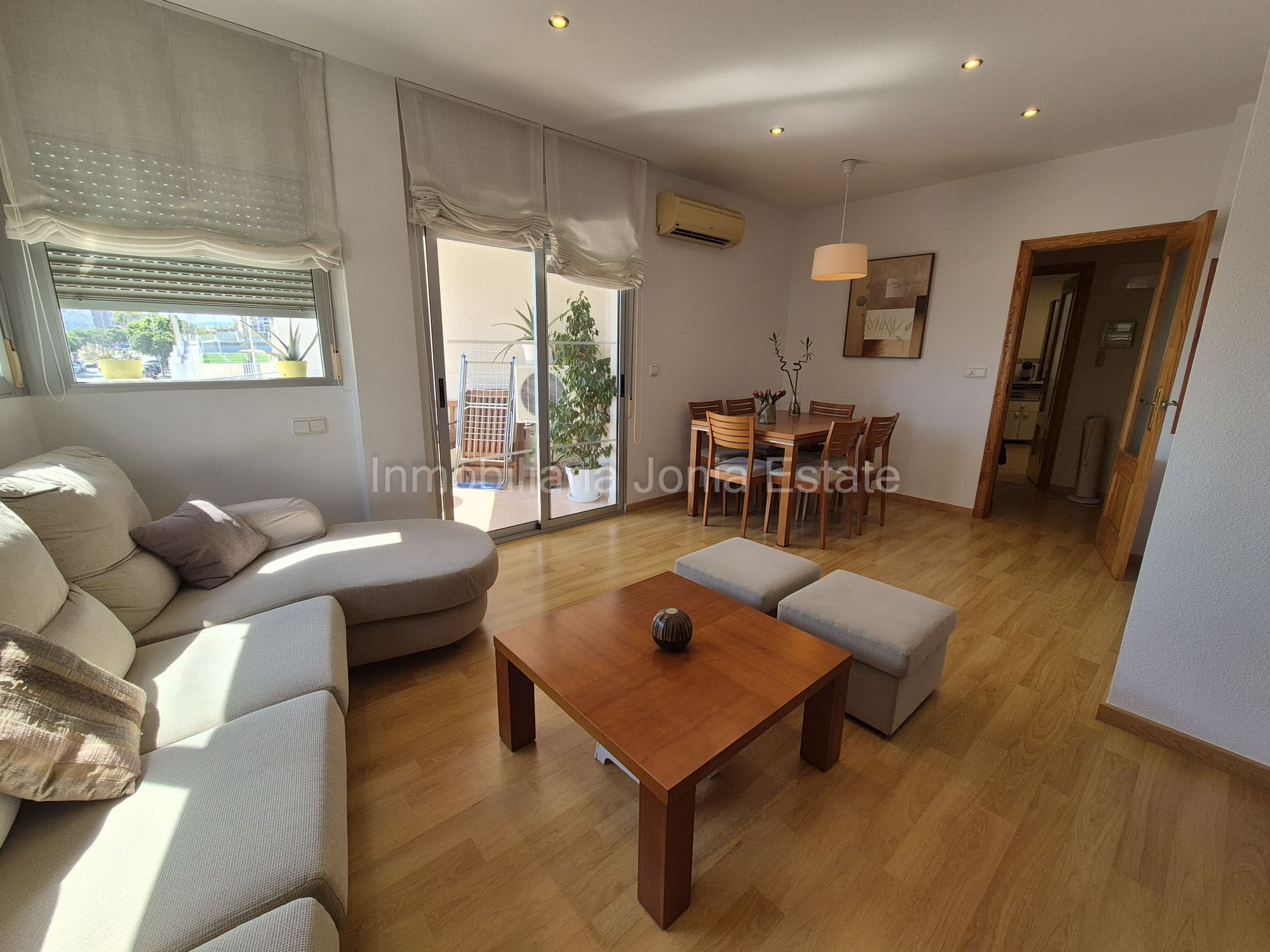 Vivienda con terraza, vistas al mar y amplio garaje en Villajoyosa