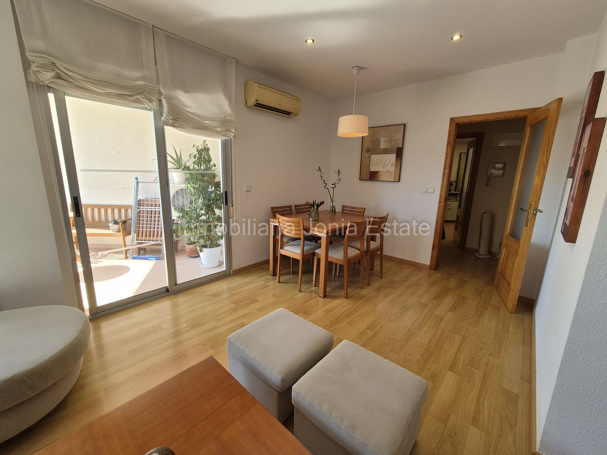 Vivienda con terraza, vistas al mar y amplio garaje en Villajoyosa