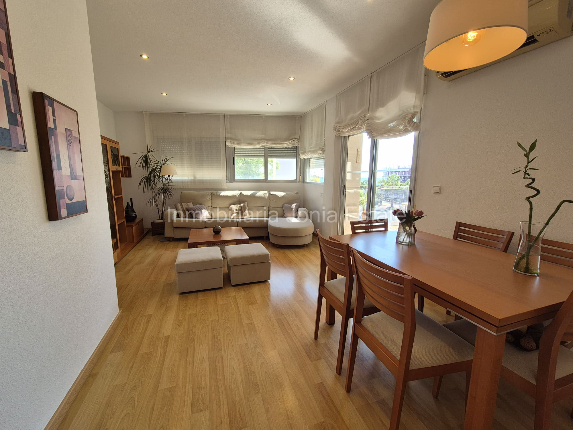 Vivienda con terraza, vistas al mar y amplio garaje en Villajoyosa