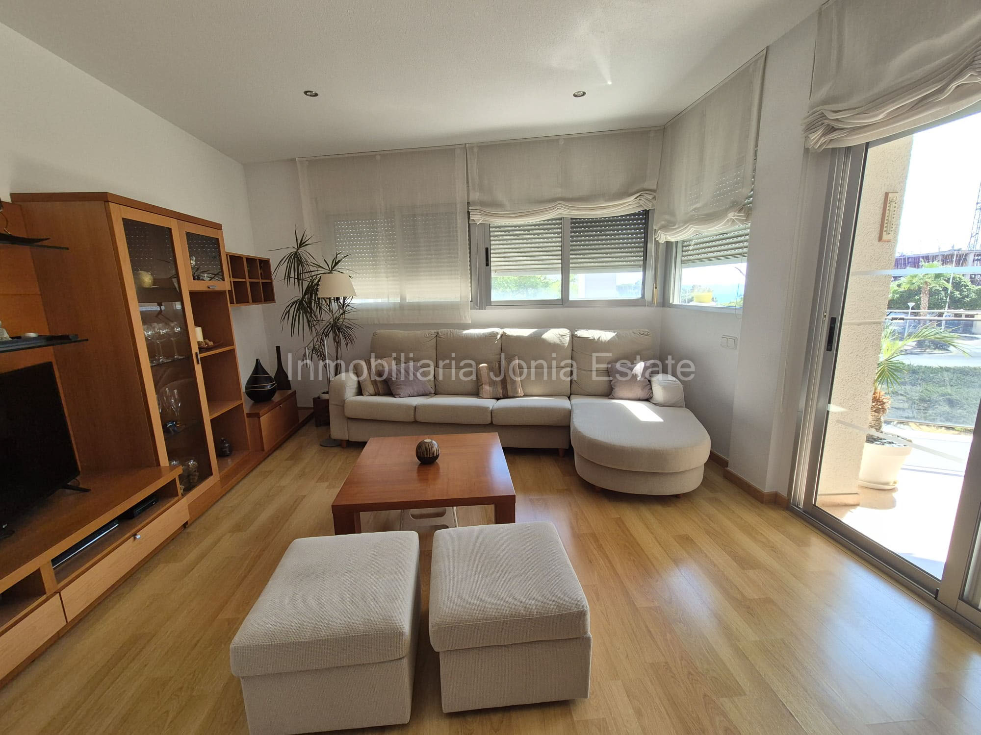 Vivienda con terraza, vistas al mar y amplio garaje en Villajoyosa