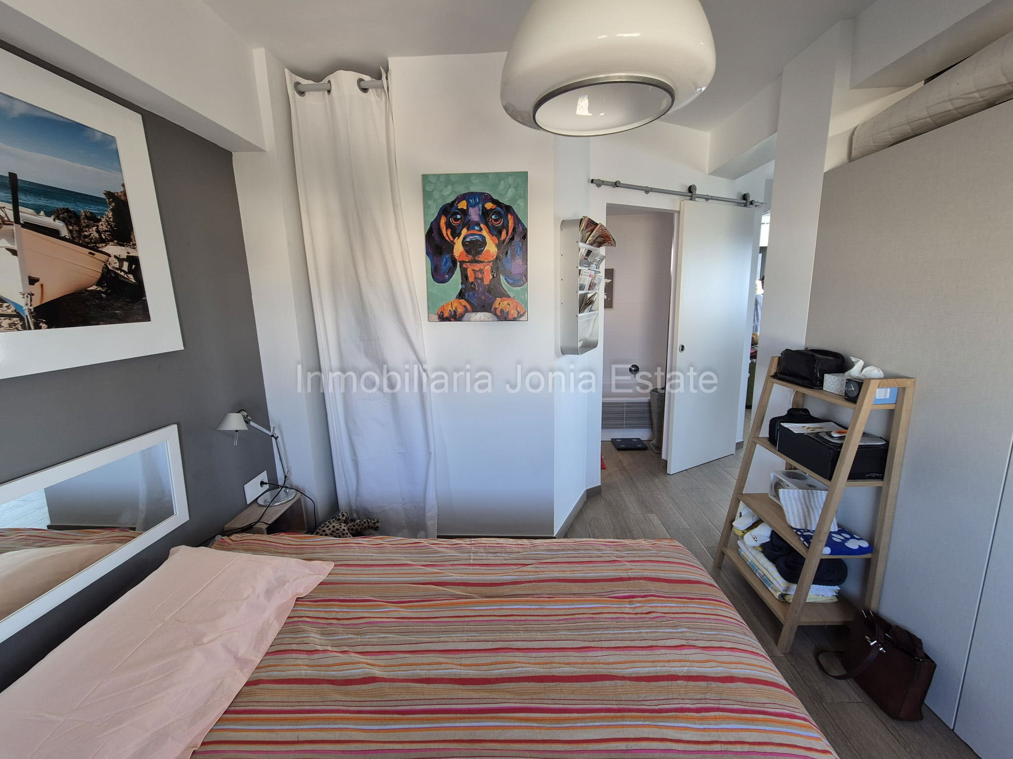 Renovated apartment with spectacular views of the sea, harbor, and Villajoyosa Beach.