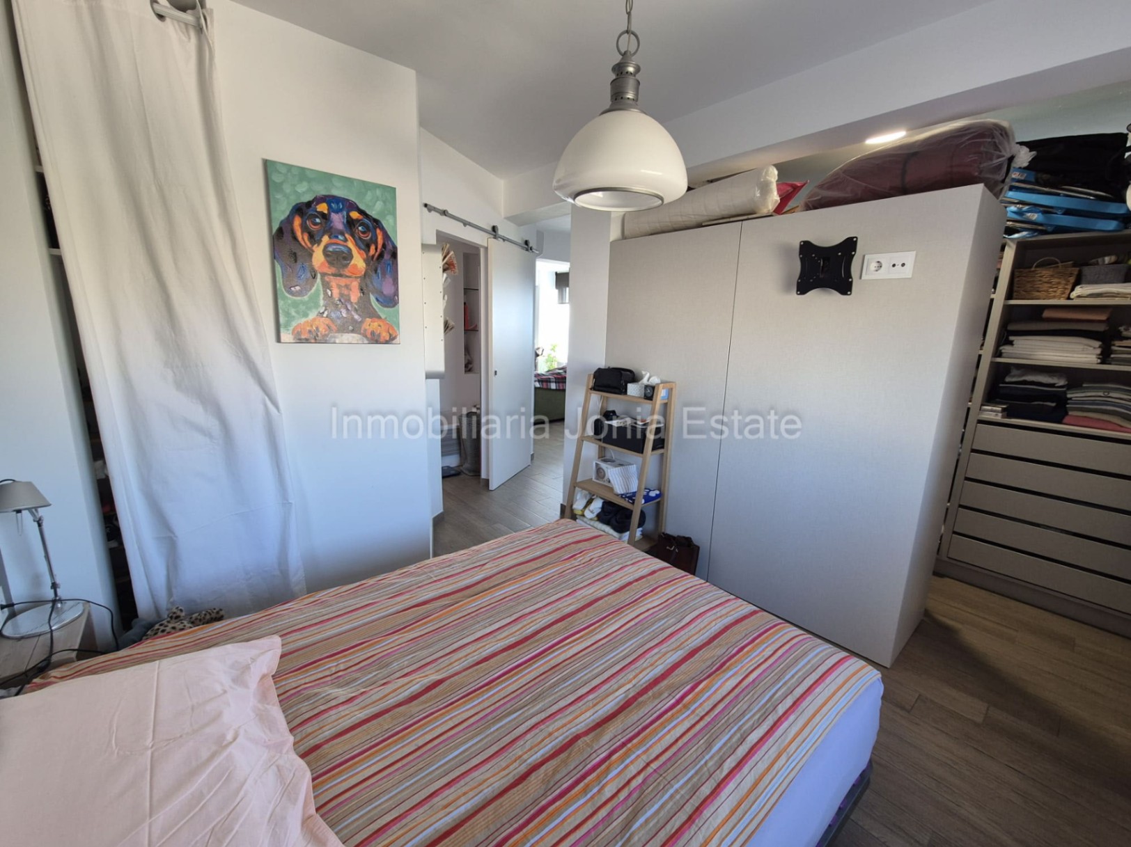 Renovated apartment with spectacular views of the sea, harbor, and Villajoyosa Beach.
