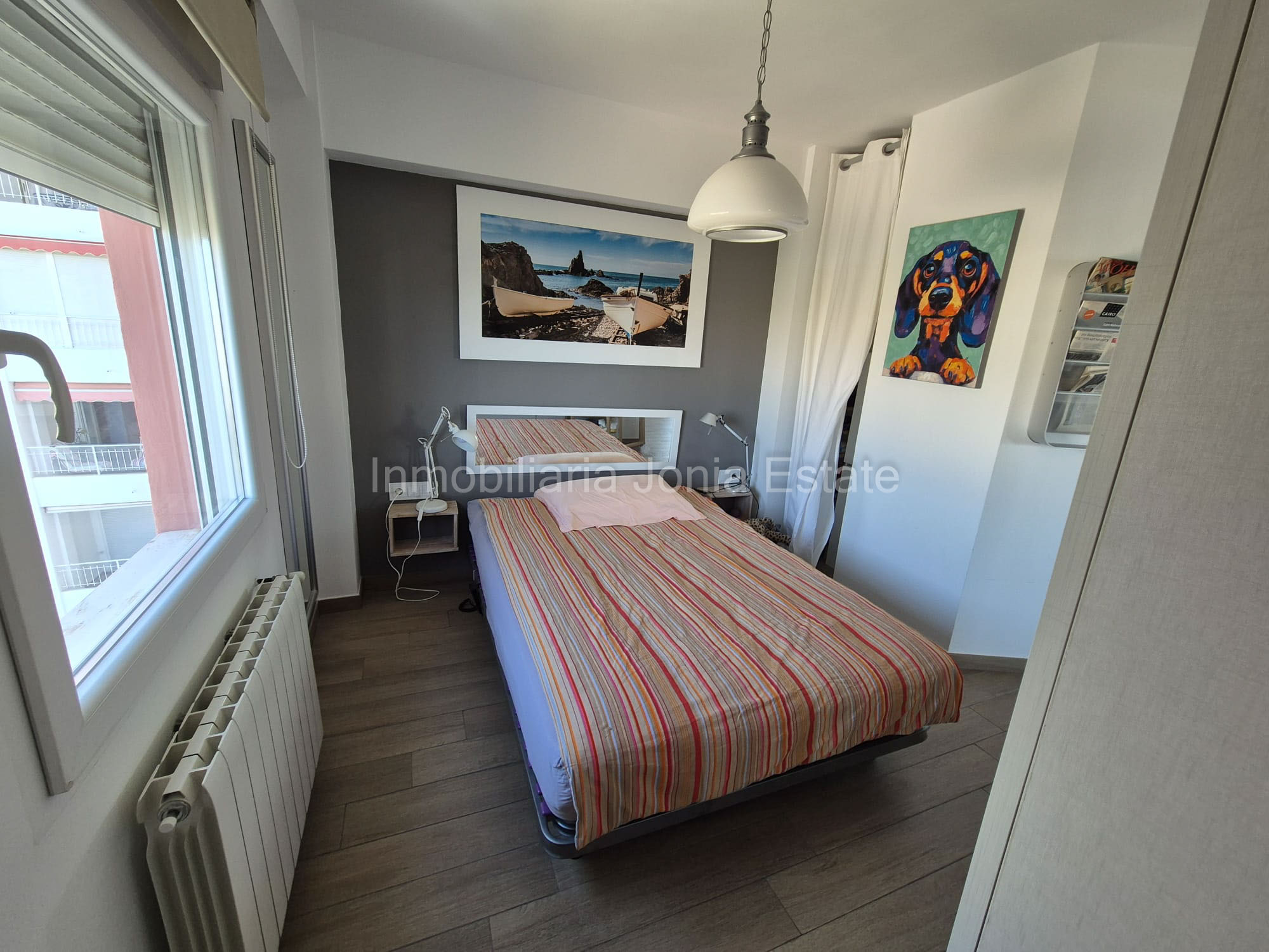 Renovated apartment with spectacular views of the sea, harbor, and Villajoyosa Beach.