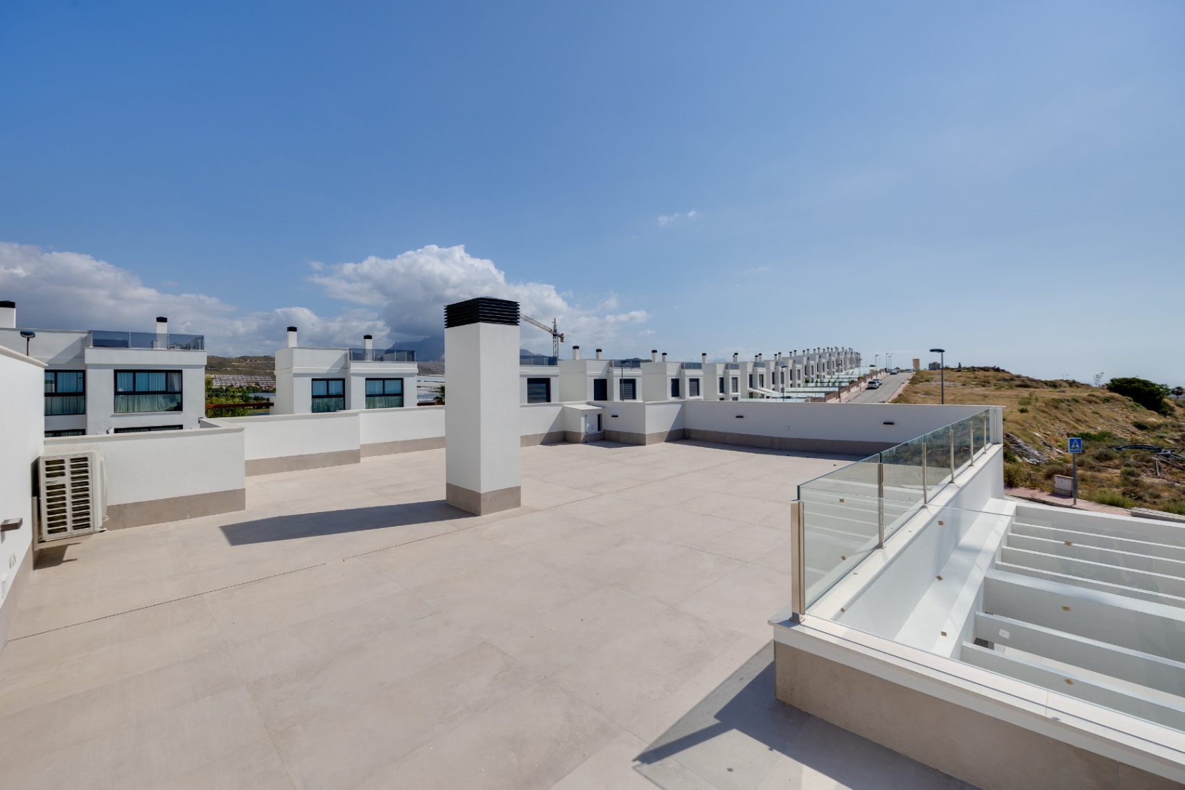 3-bedroom villa with private pool and 120 m² solarium